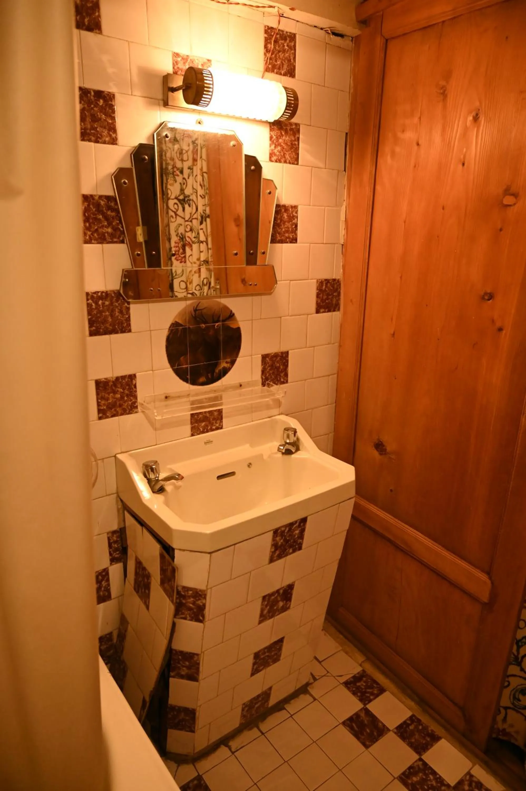 Bathroom in Kings Houseboats