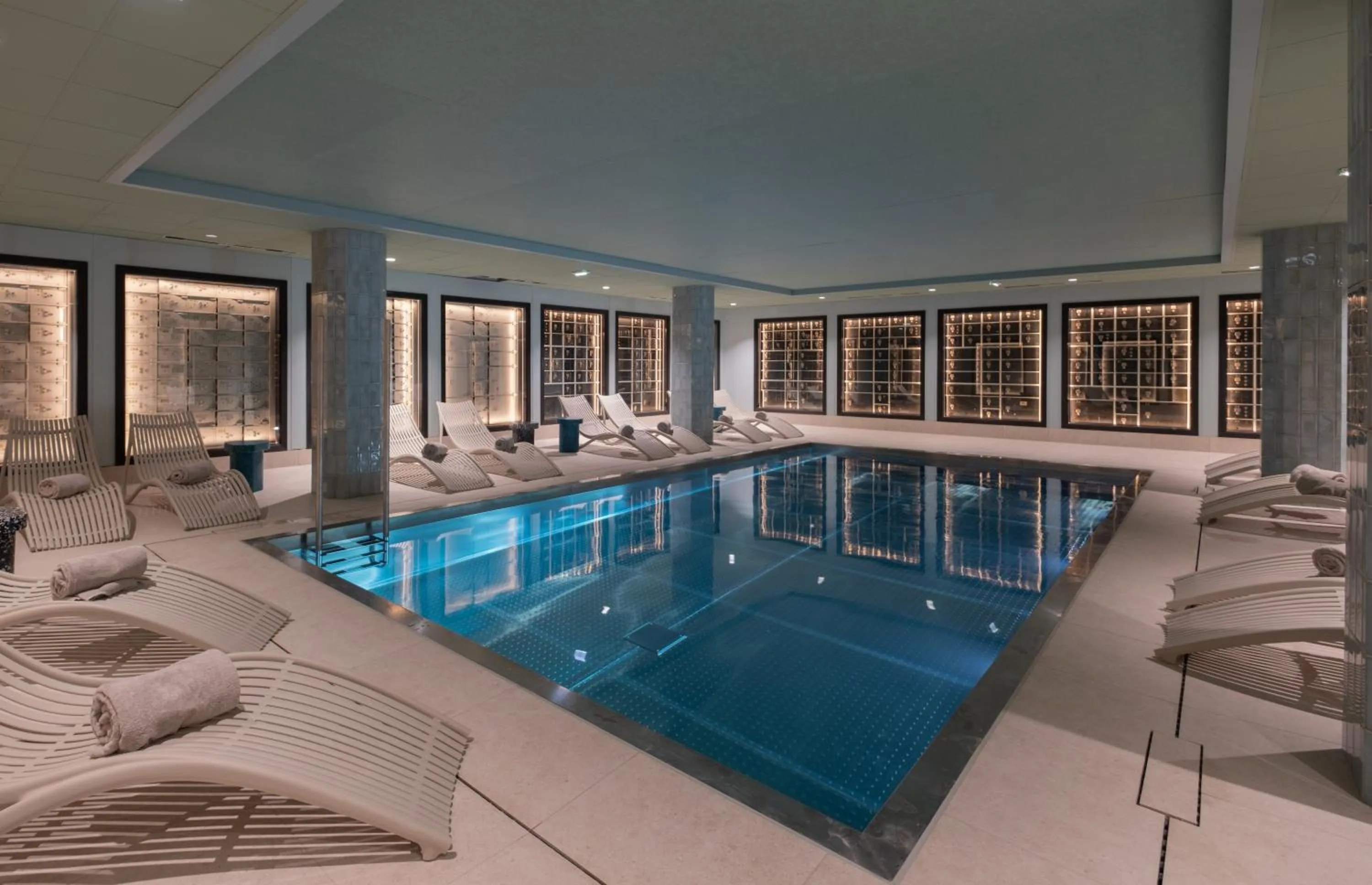 Swimming pool in Hotel & Spa Oceania Lille Les Augustins