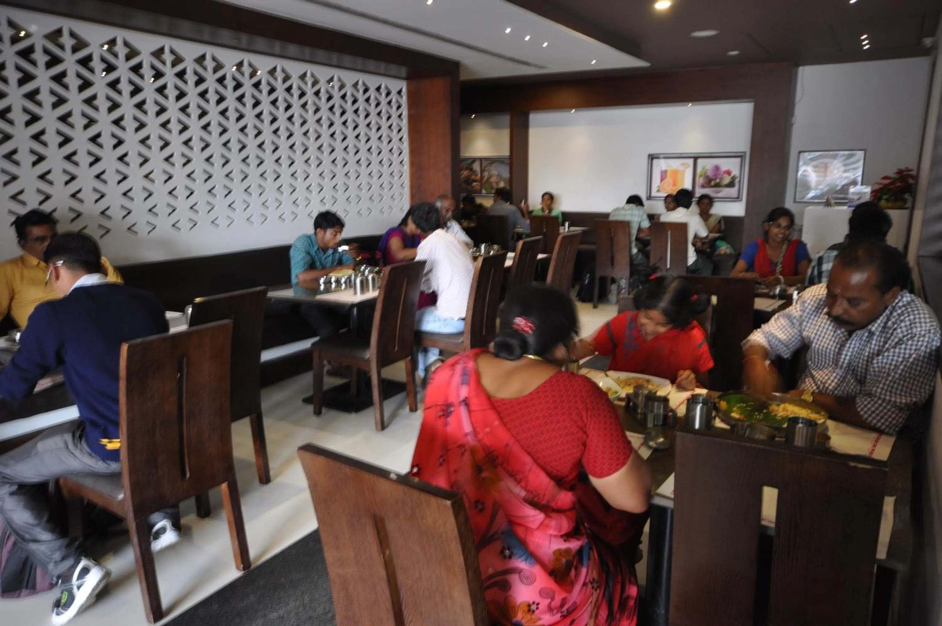 Restaurant/places to eat in Vijey Hotels