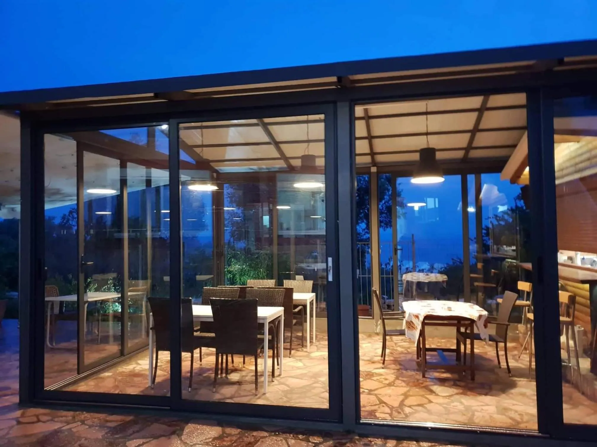 Restaurant/places to eat in La Maroja View Hotel