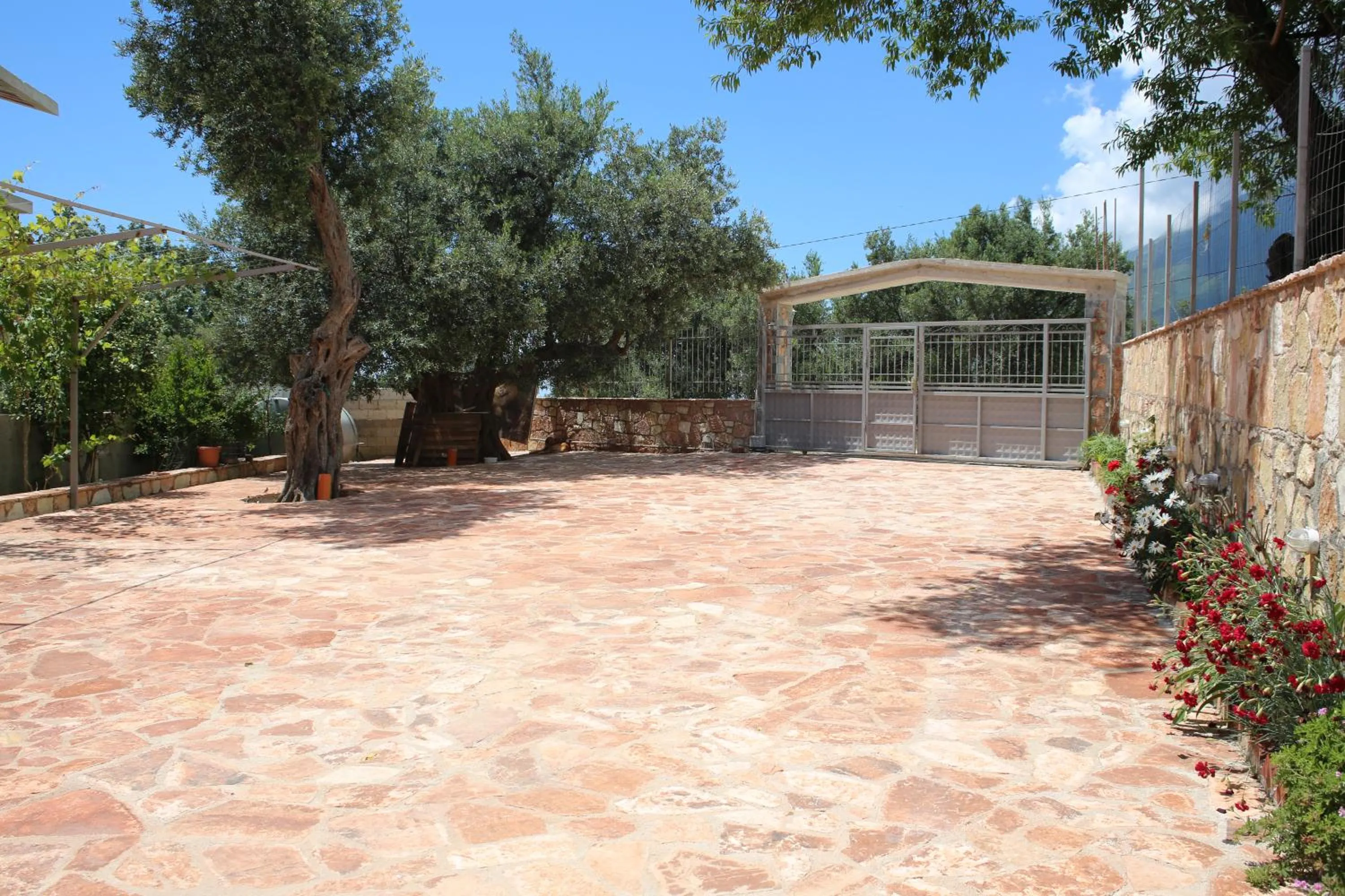 Facade/entrance in La Maroja View Hotel