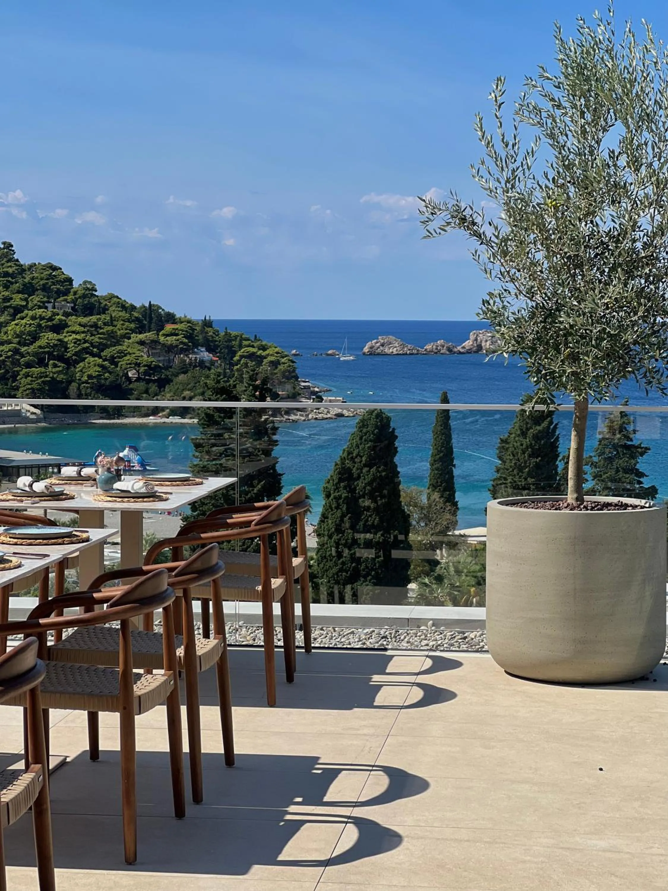 Restaurant/places to eat in Hotel Sumratin