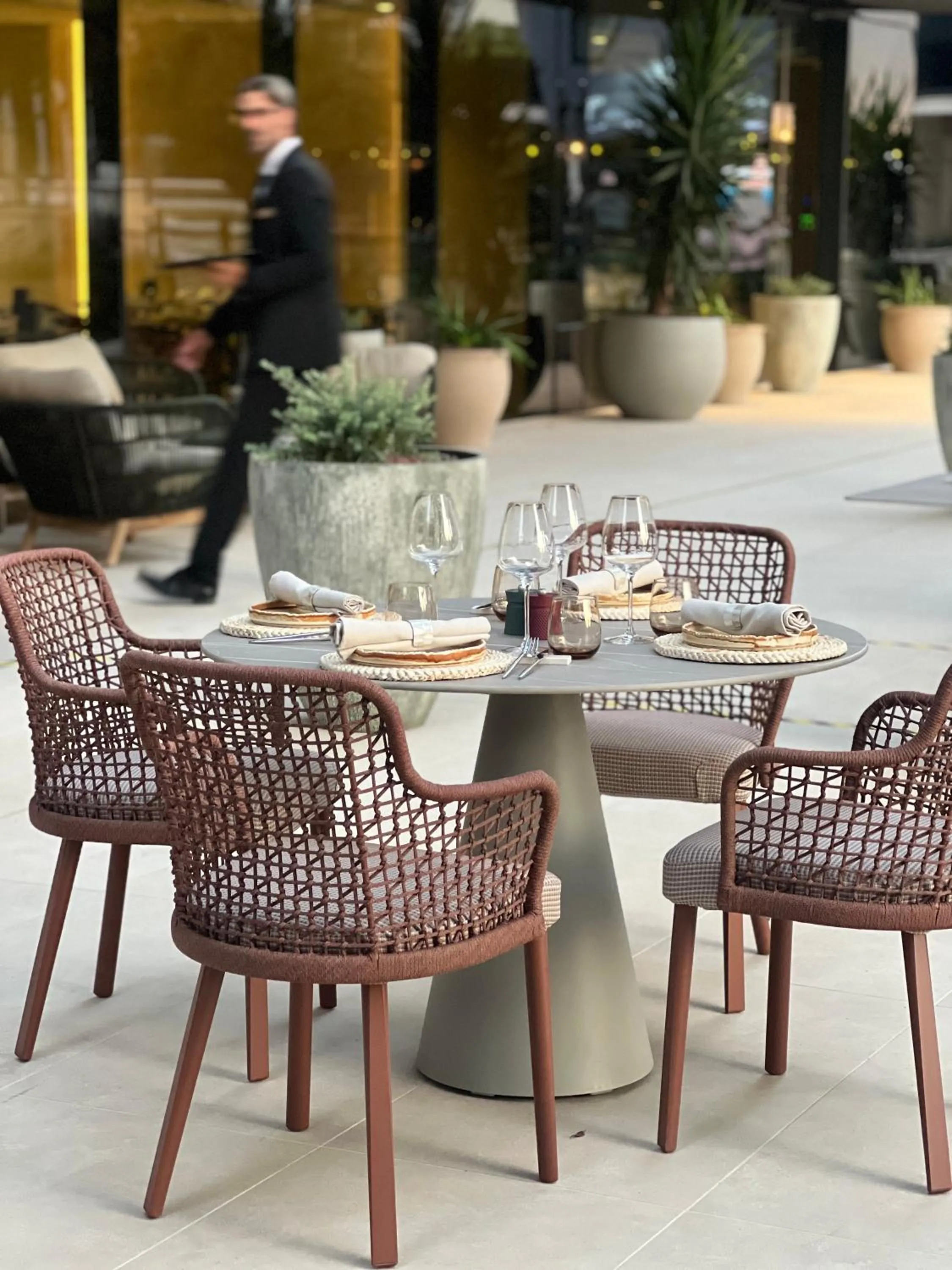 Restaurant/places to eat in Hotel Sumratin