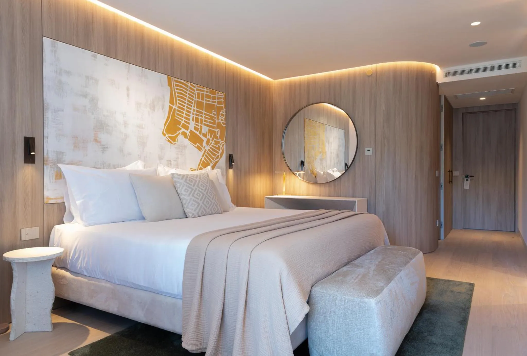 Bed in Hotel Sumratin