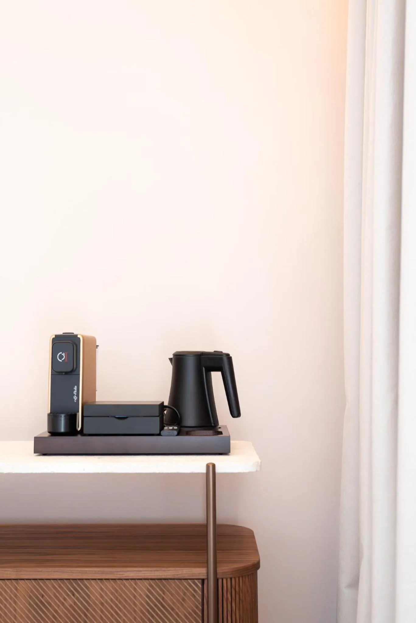 Coffee/tea facilities in Hotel Sumratin