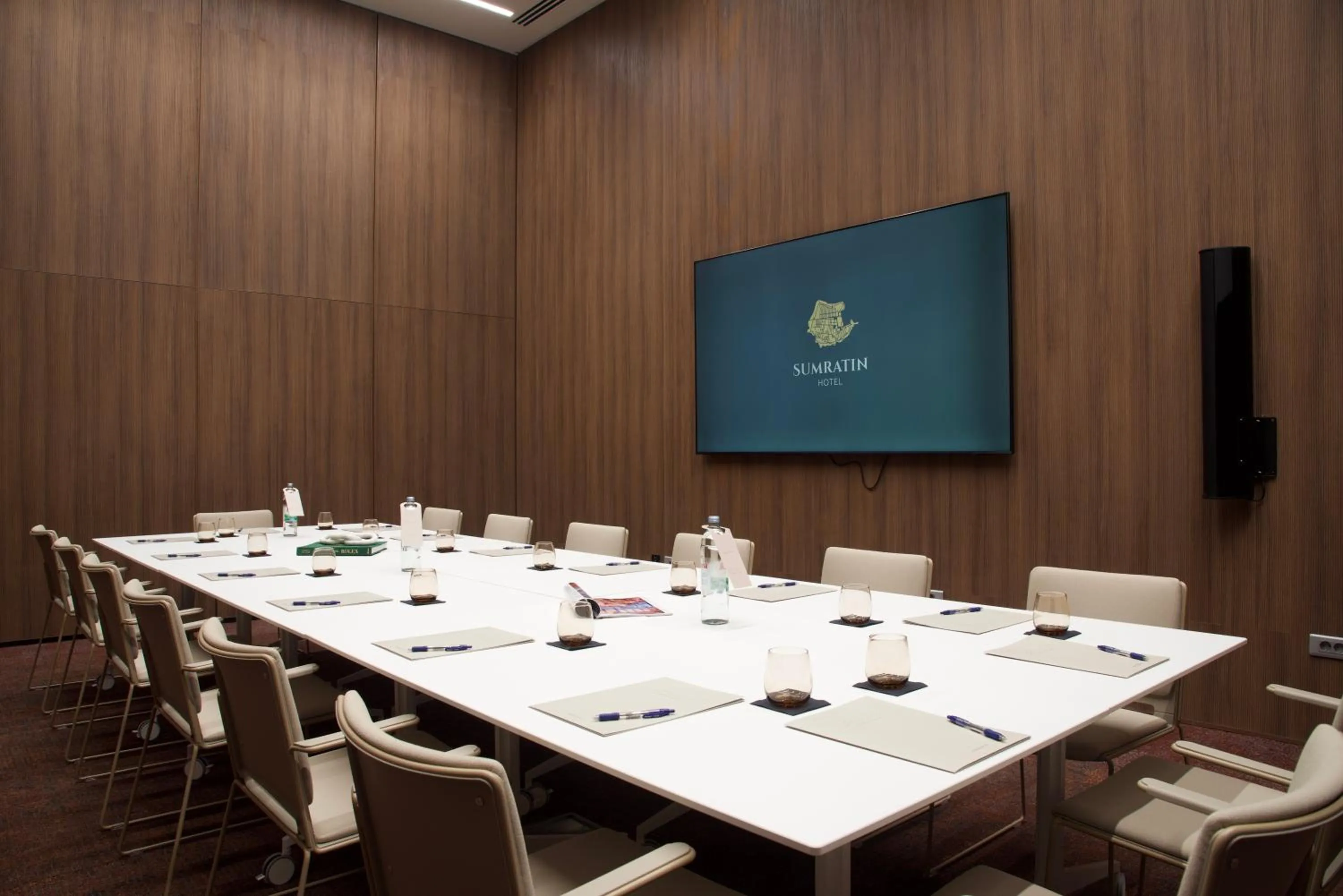 TV and multimedia in Hotel Sumratin