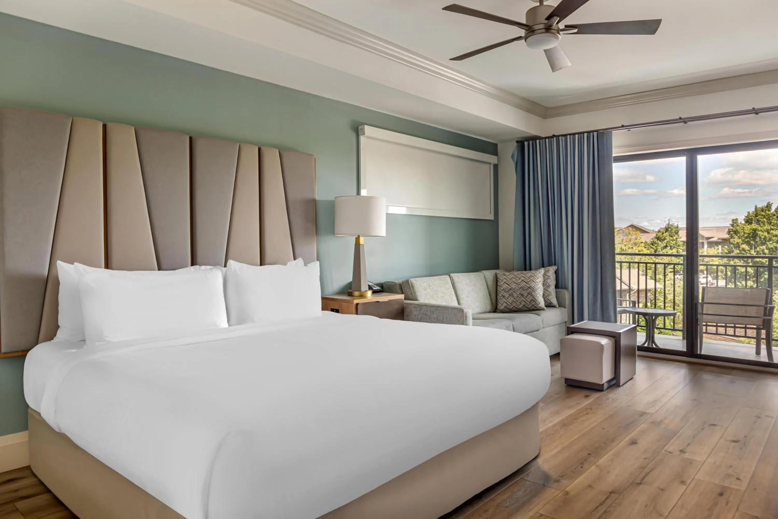 Bed in Hilton Vacation Club Mill Springs Lodge Pigeon Forge