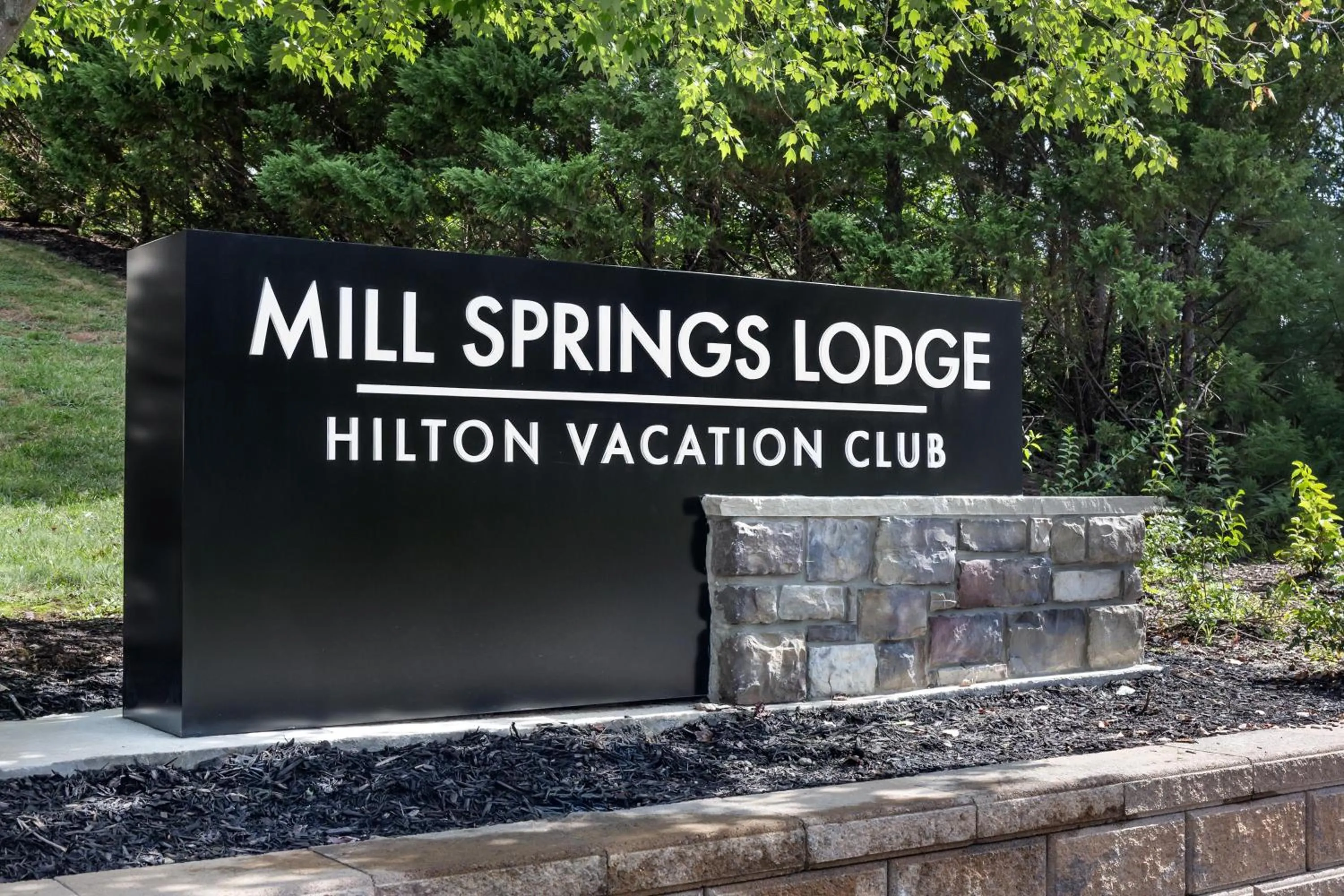 Property building in Hilton Vacation Club Mill Springs Lodge Pigeon Forge