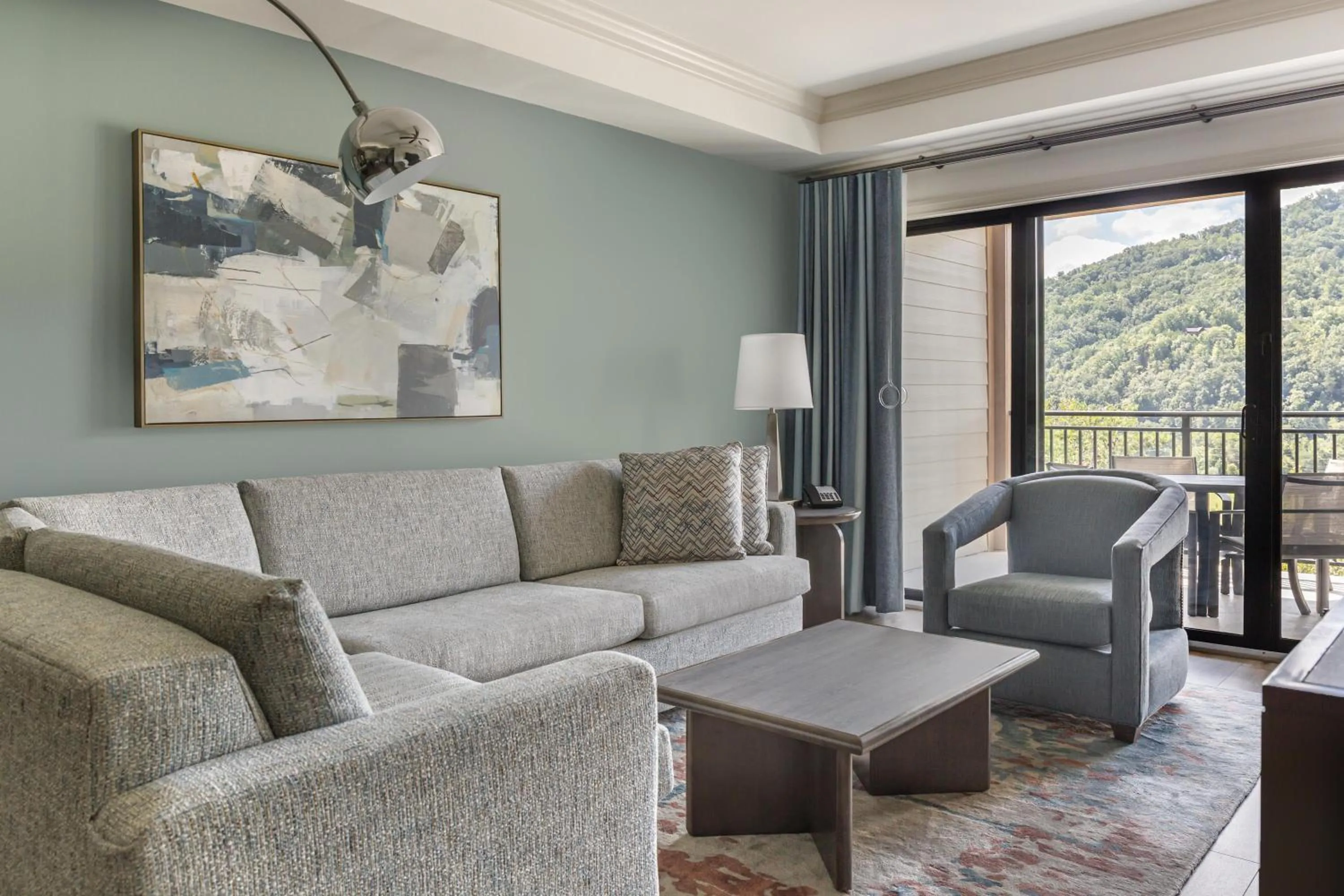 Living room in Hilton Vacation Club Mill Springs Lodge Pigeon Forge