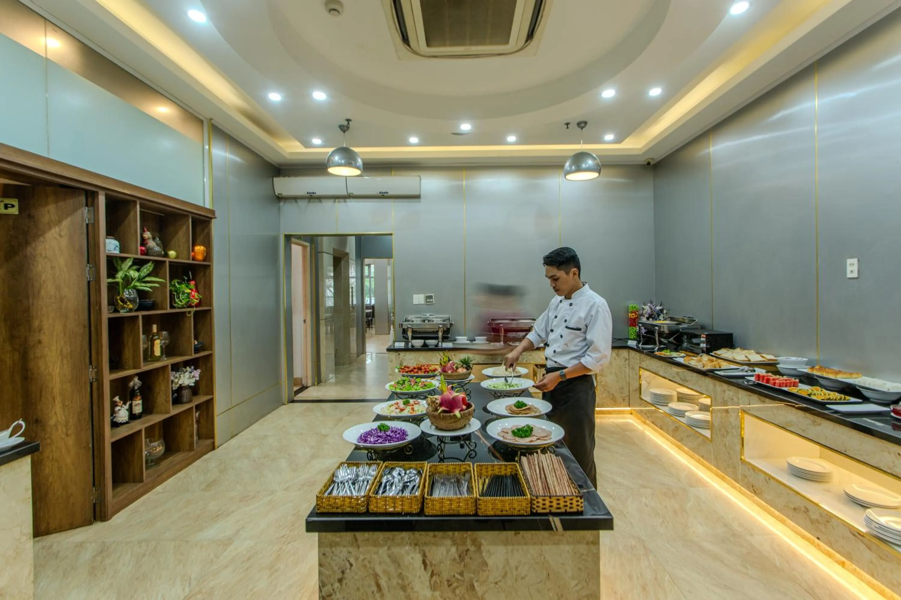 Breakfast in Richico Apartments And Hotel