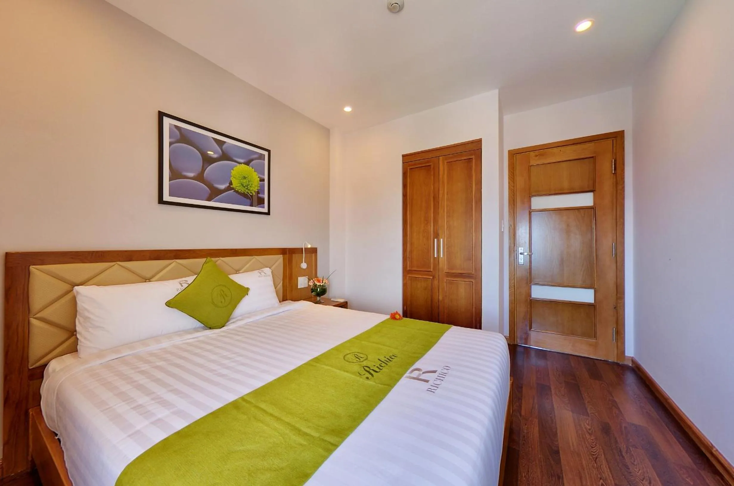 Bed in Richico Apartments And Hotel