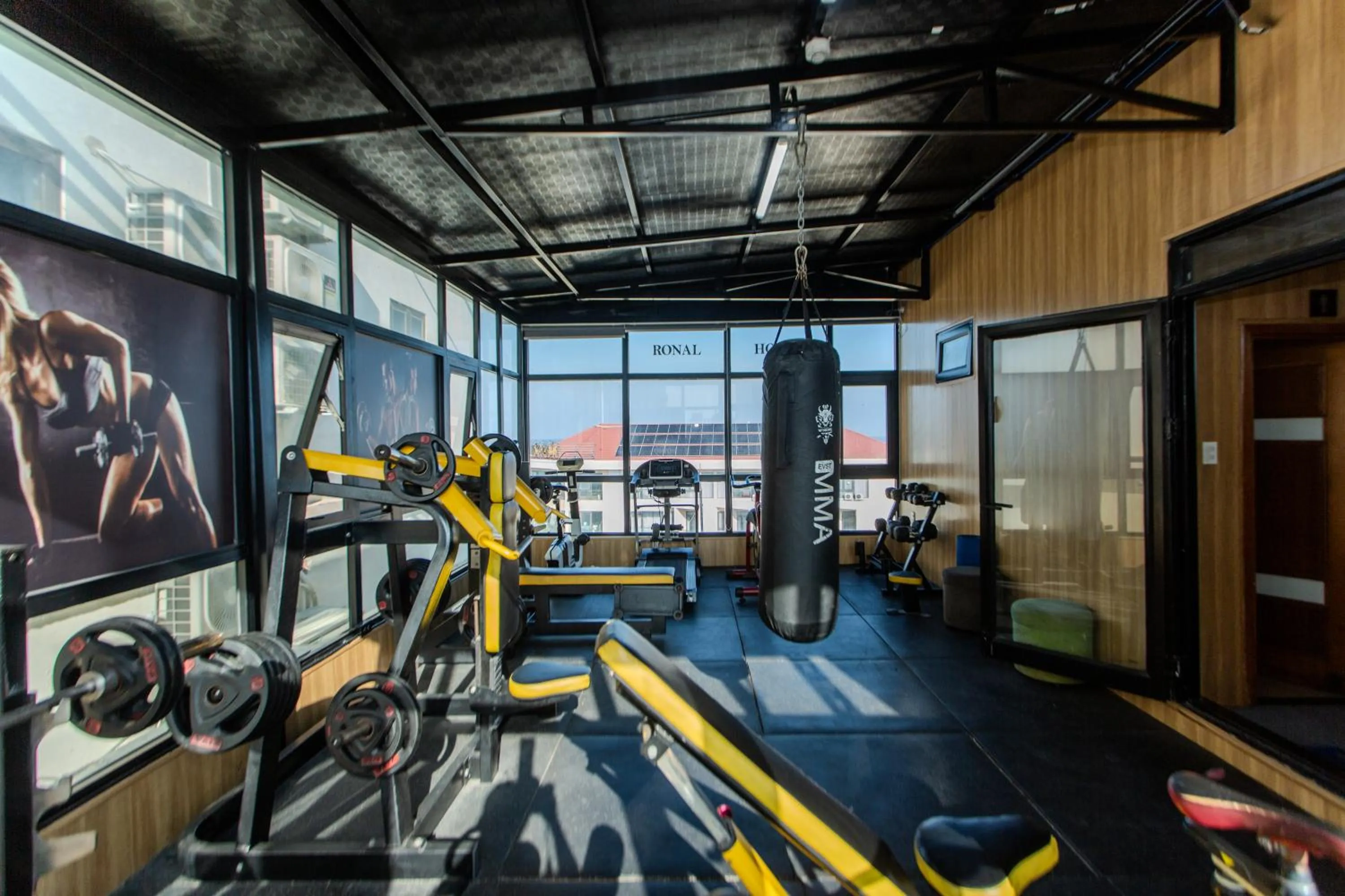 Fitness centre/facilities in Richico Apartments And Hotel