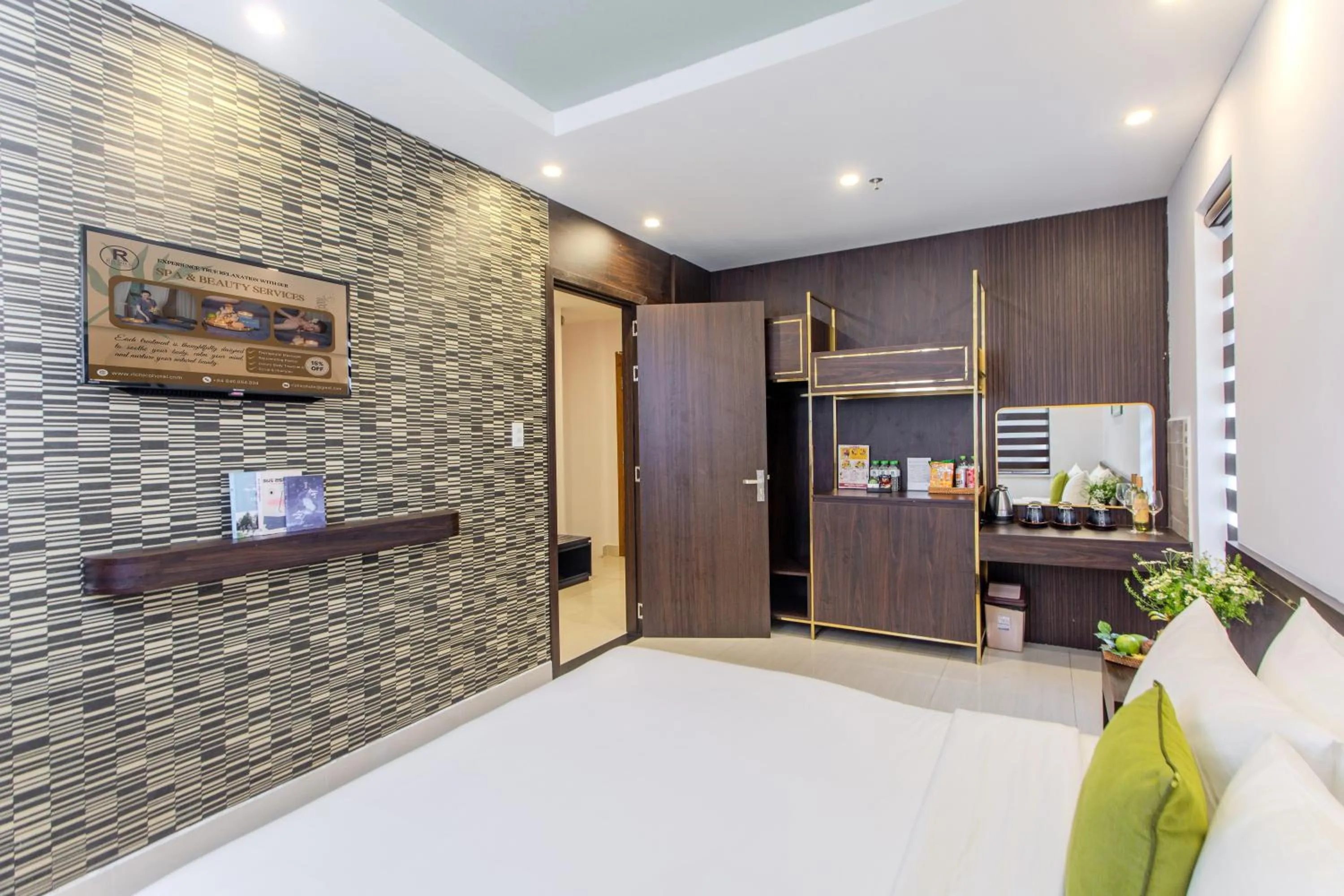 Bed in Richico Apartments And Hotel