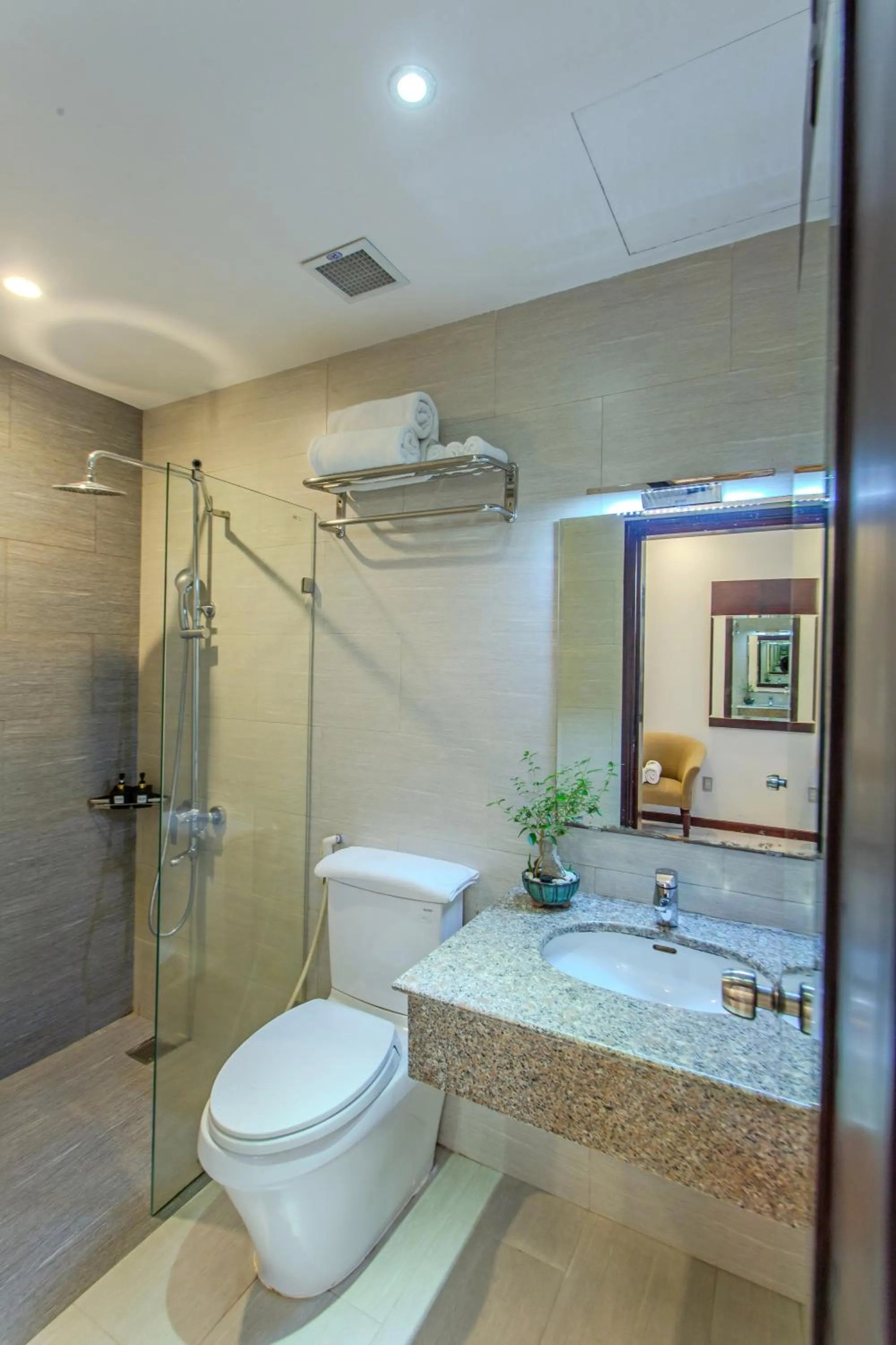 Shower in Richico Apartments And Hotel