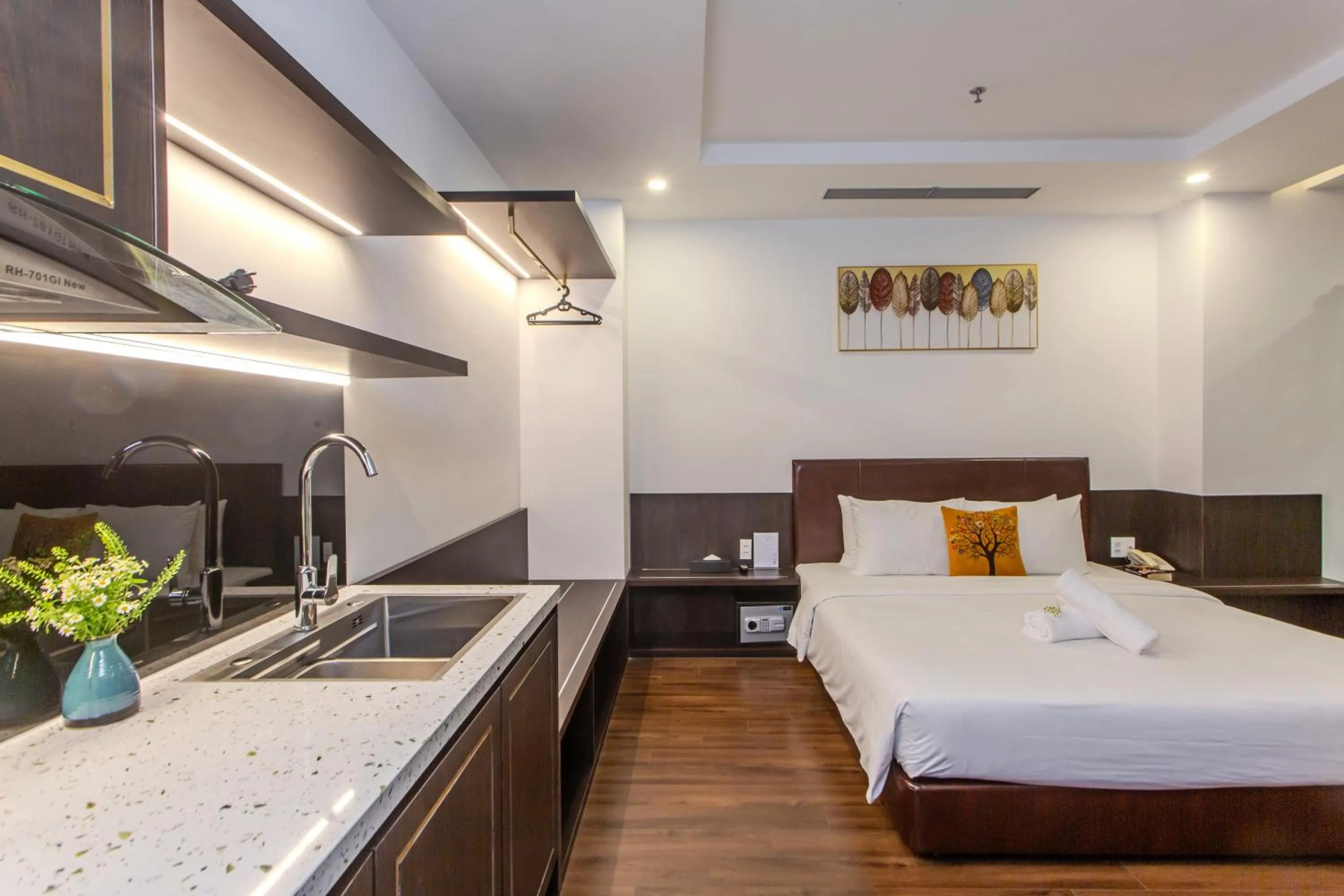 stove, Bed in Richico Apartments And Hotel