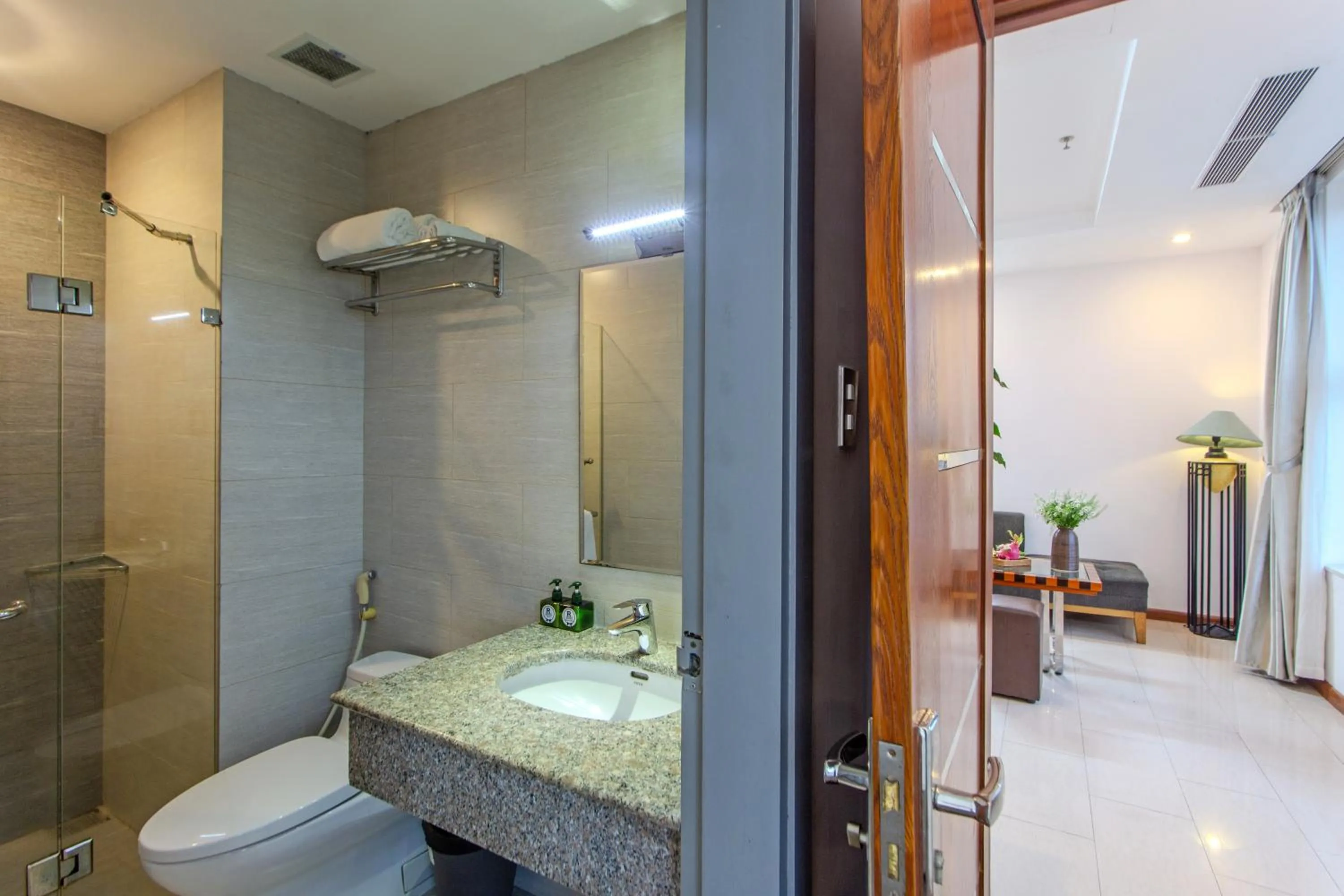 Shower in Richico Apartments And Hotel