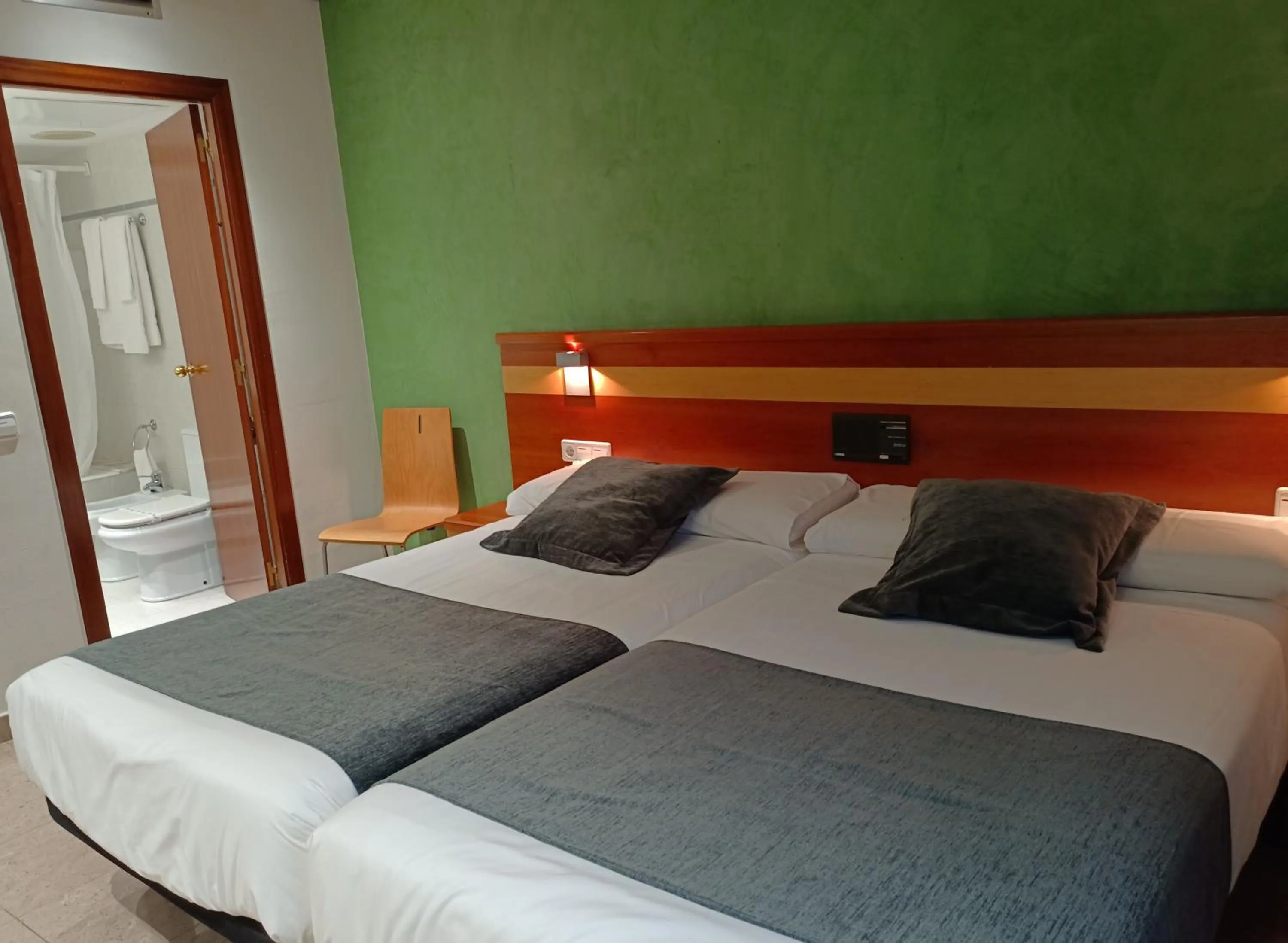 Photo of the whole room in Hotel Iris