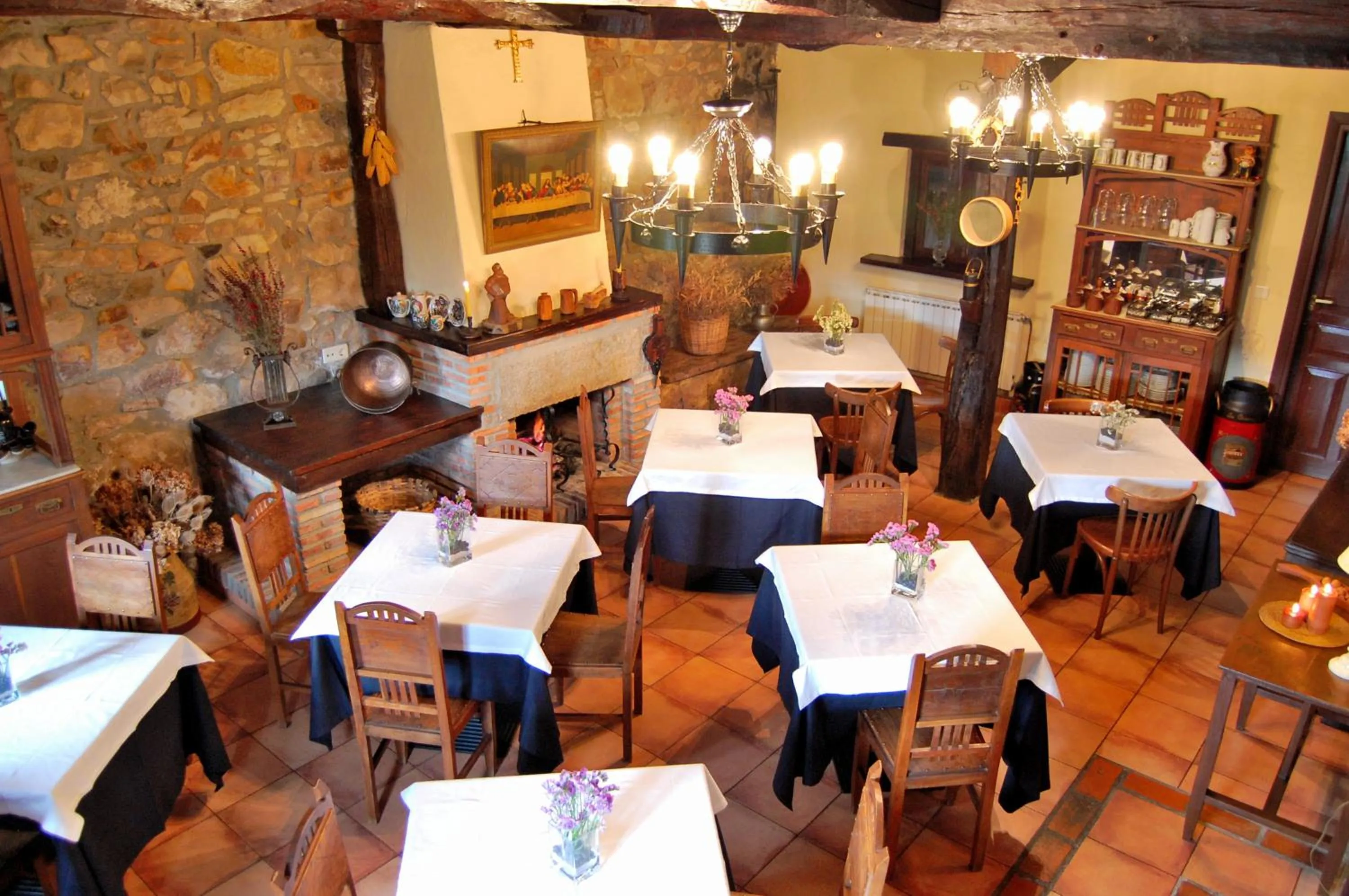 Restaurant/places to eat in La Casona de Tresgrandas