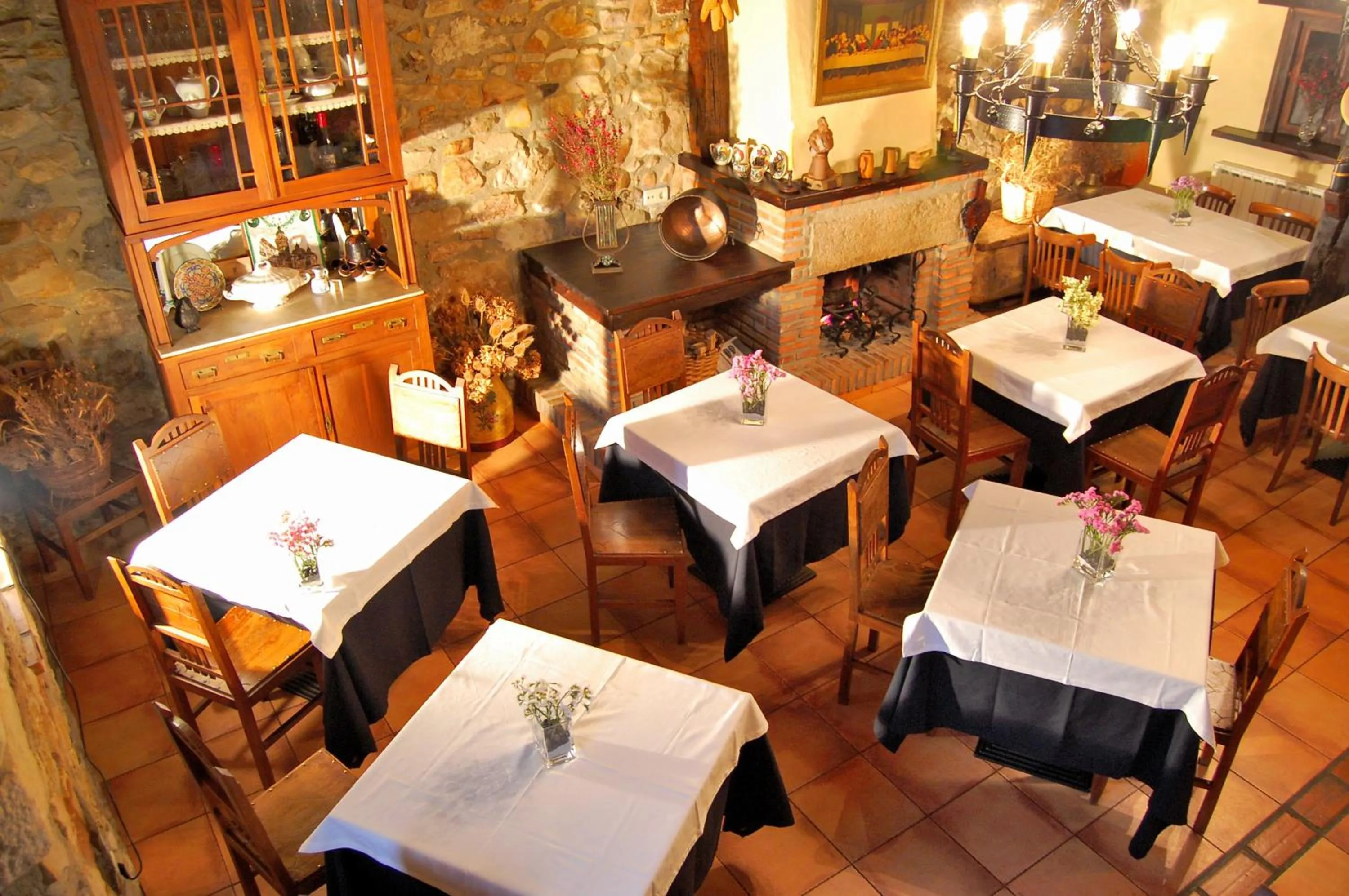 Restaurant/places to eat in La Casona de Tresgrandas