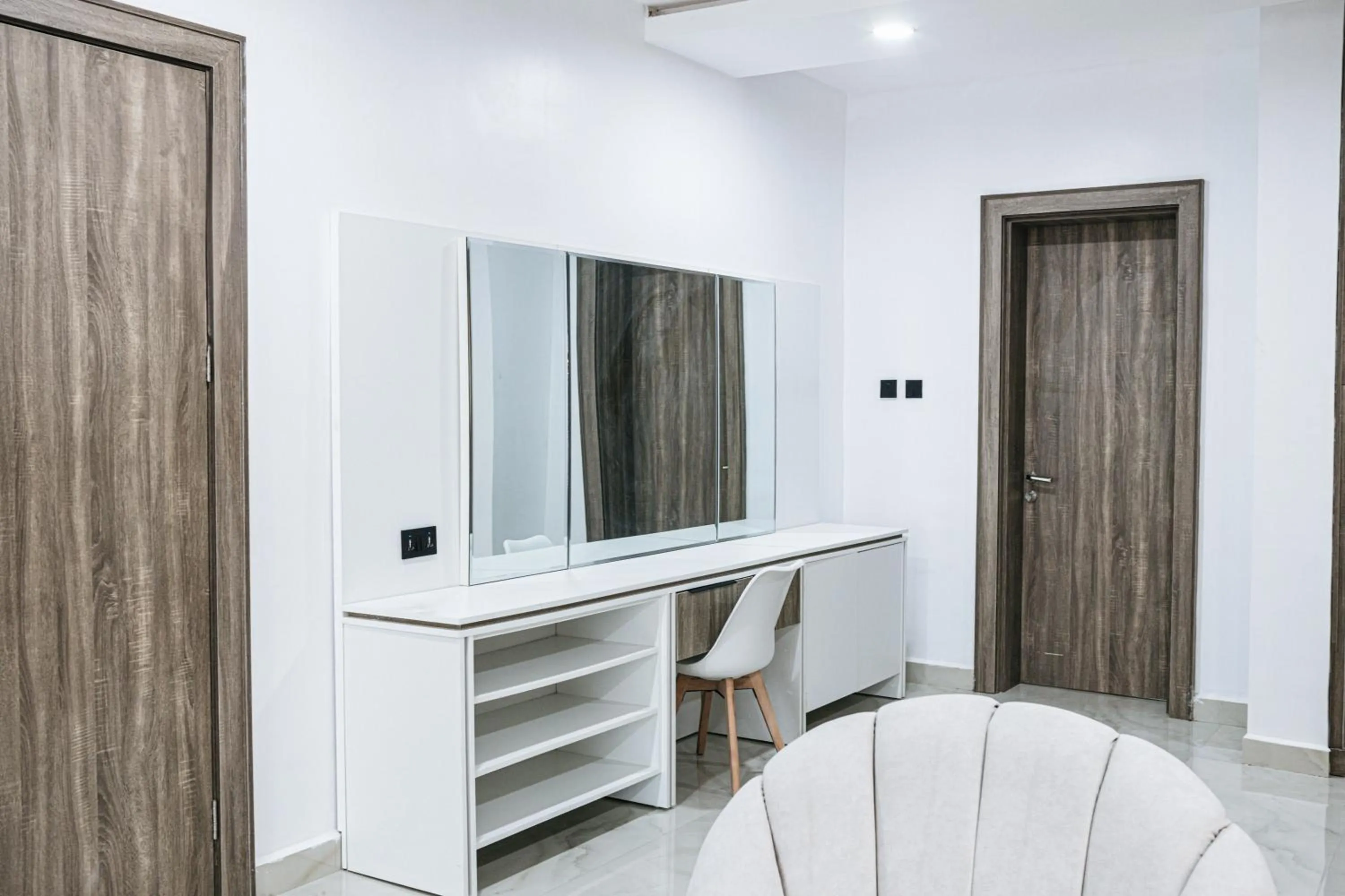 hair dresser in 5Blu Residence