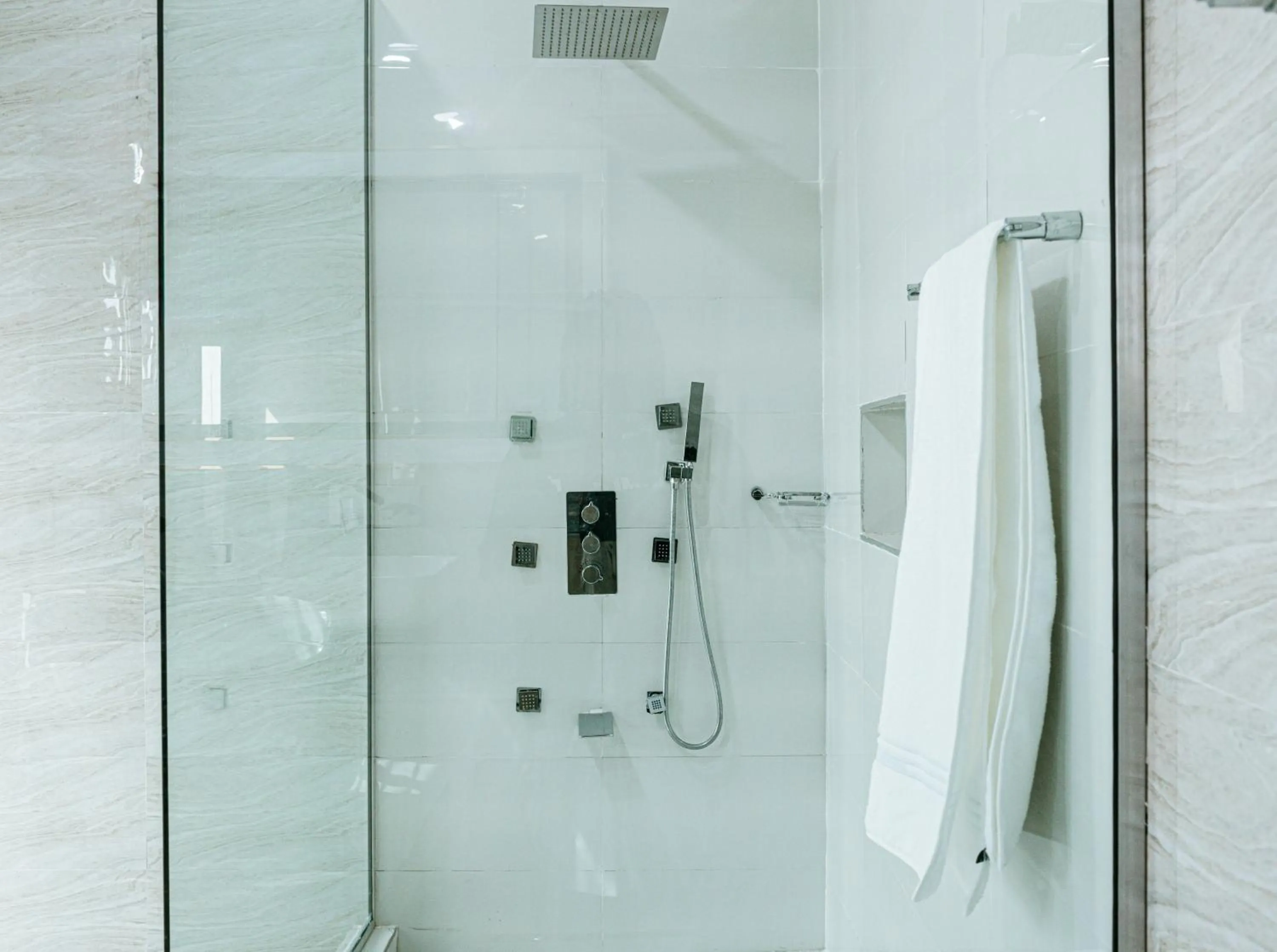 Shower in 5Blu Residence