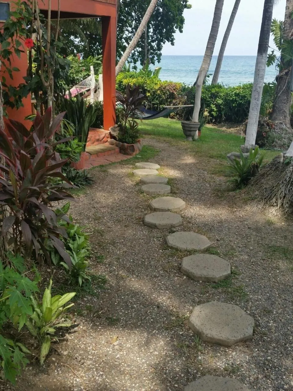 Garden in Hotel Cabinas Mar Y Cielo