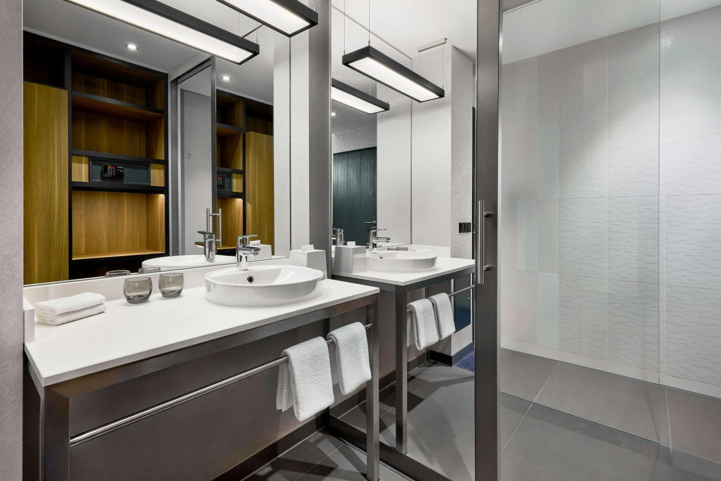 Bathroom in Aloft München