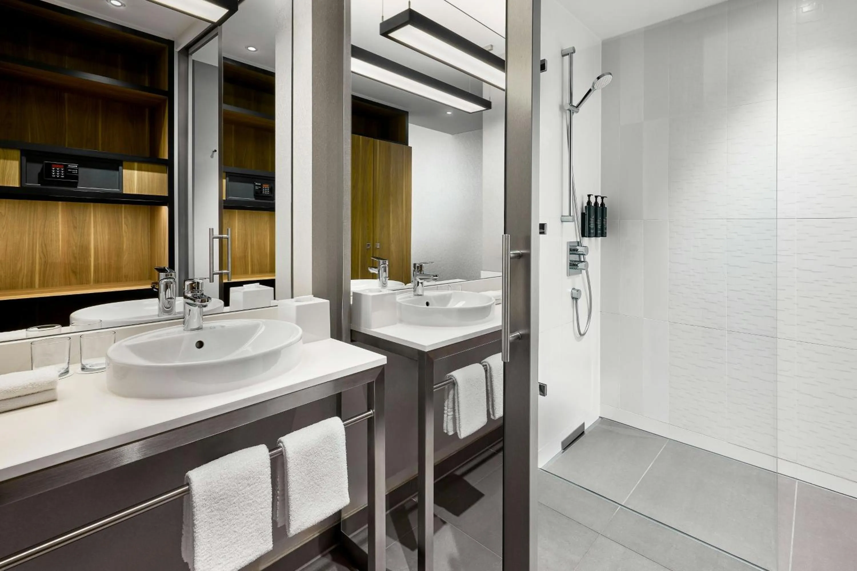 Bathroom in Aloft München