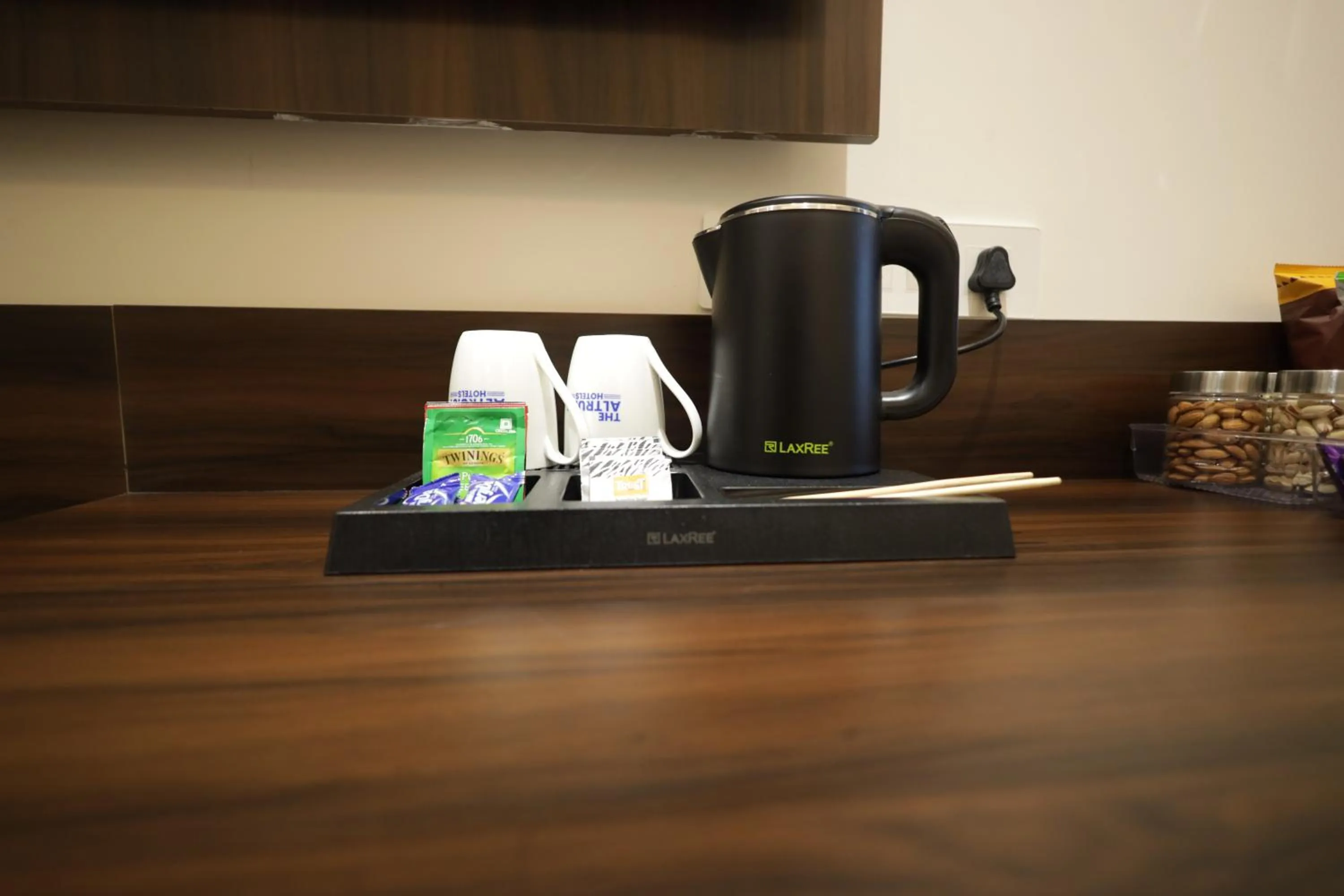 Coffee/tea facilities in The Altruist Hotel Sec-57