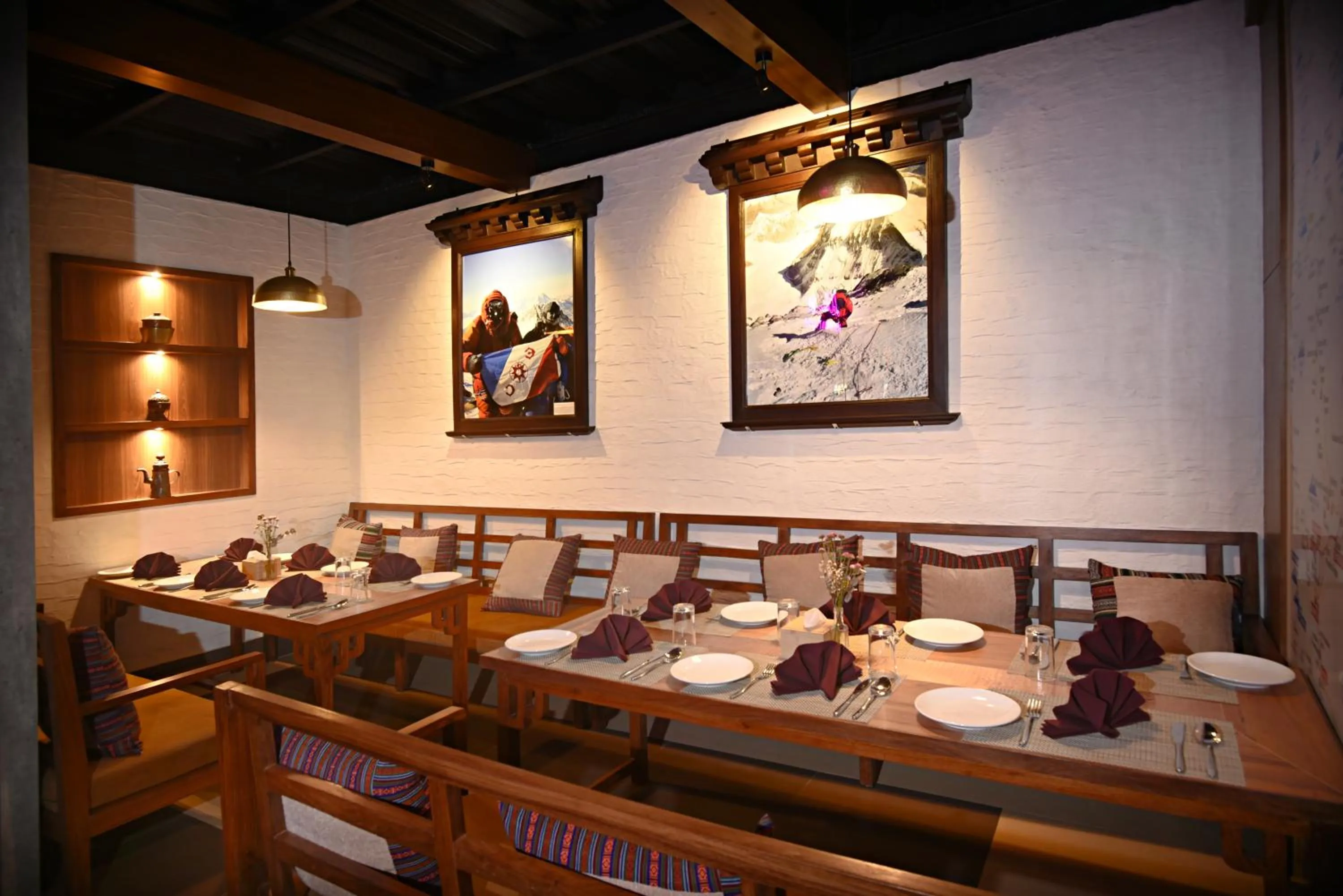 Restaurant/places to eat in Hotel Sherpani