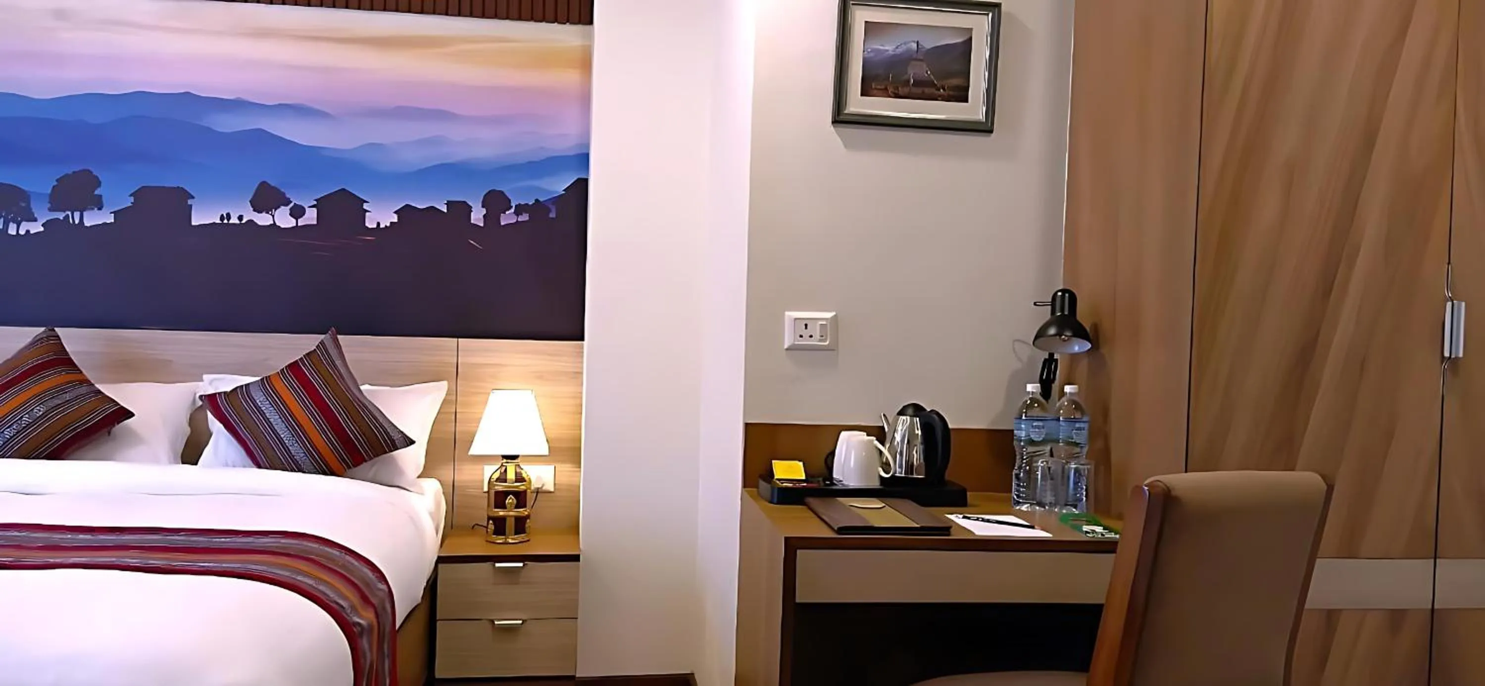 Coffee/tea facilities, Bed in Hotel Sherpani