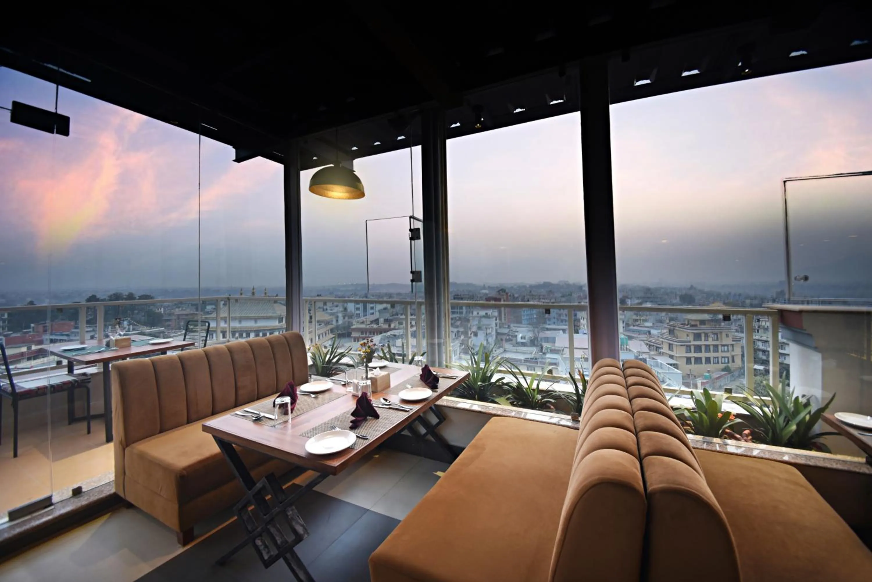 Restaurant/places to eat in Hotel Sherpani