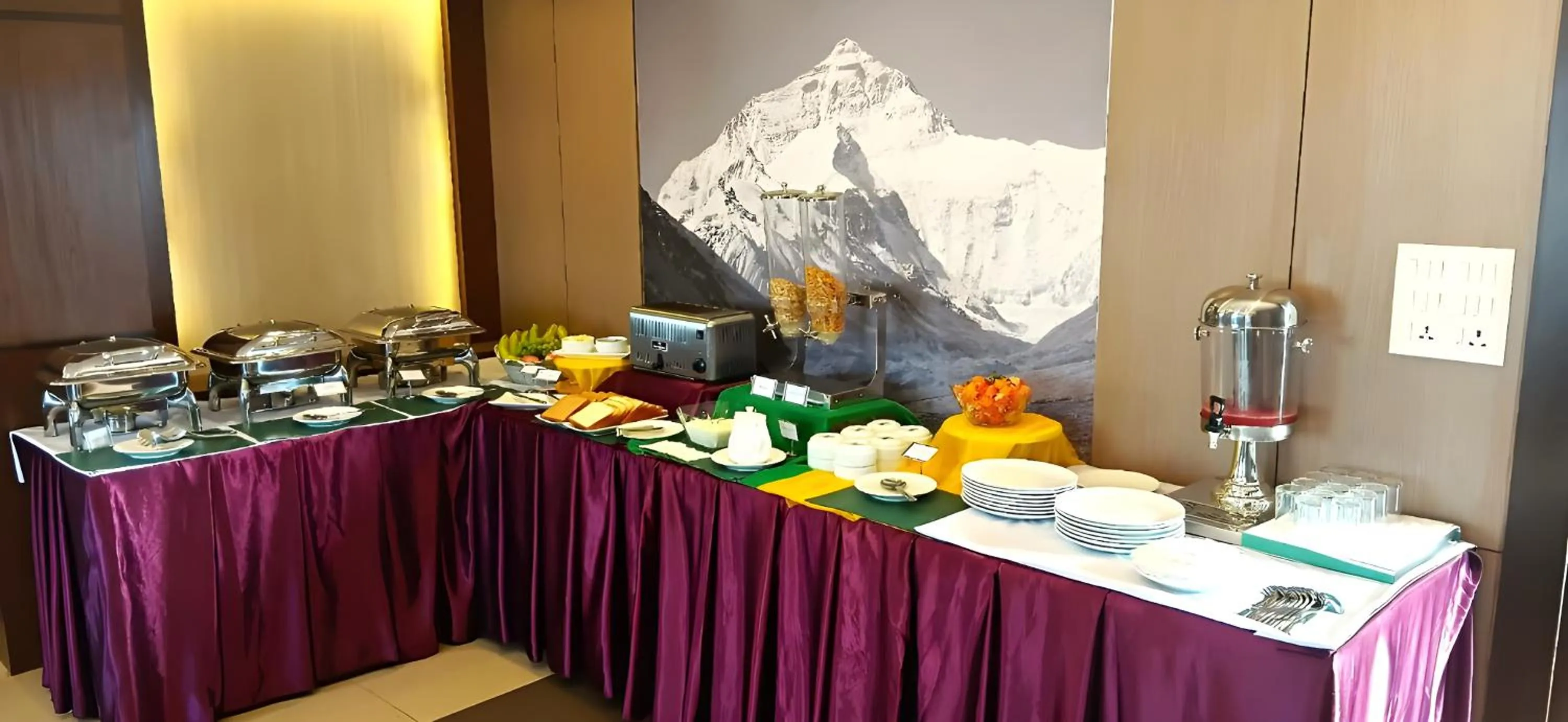 Breakfast in Hotel Sherpani