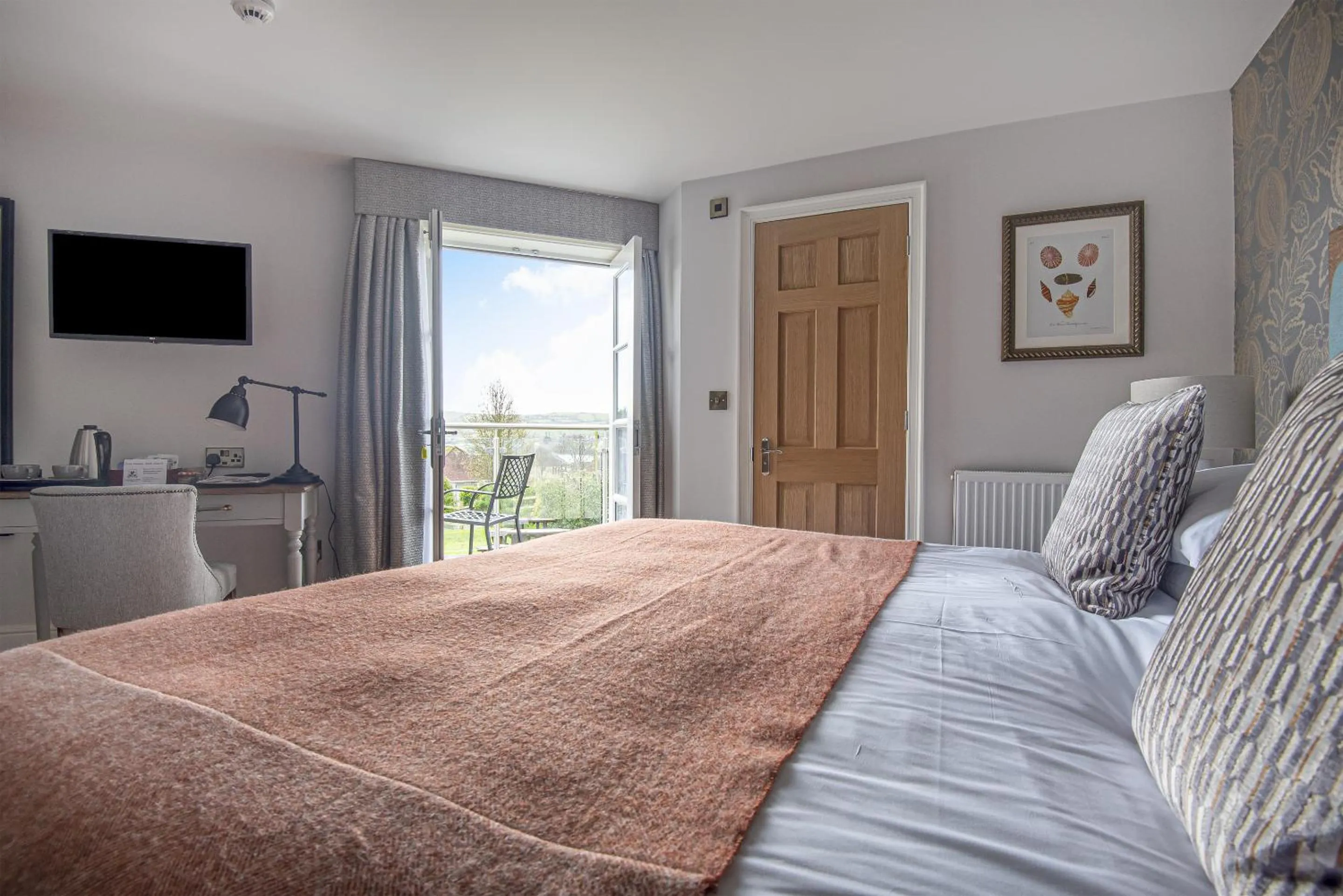 Bedroom, Bed in Cockhaven Arms