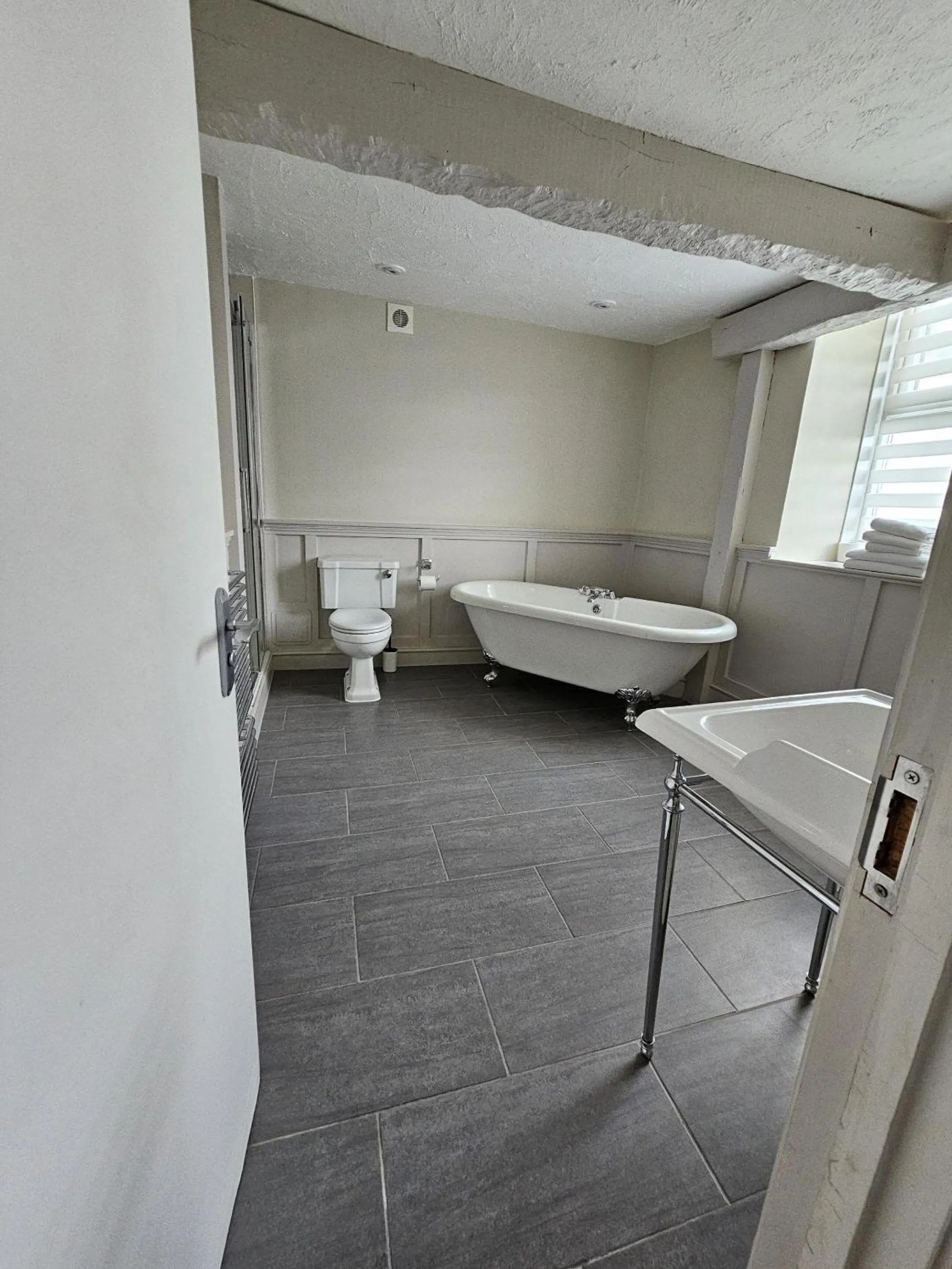 Bathroom in Cockhaven Arms