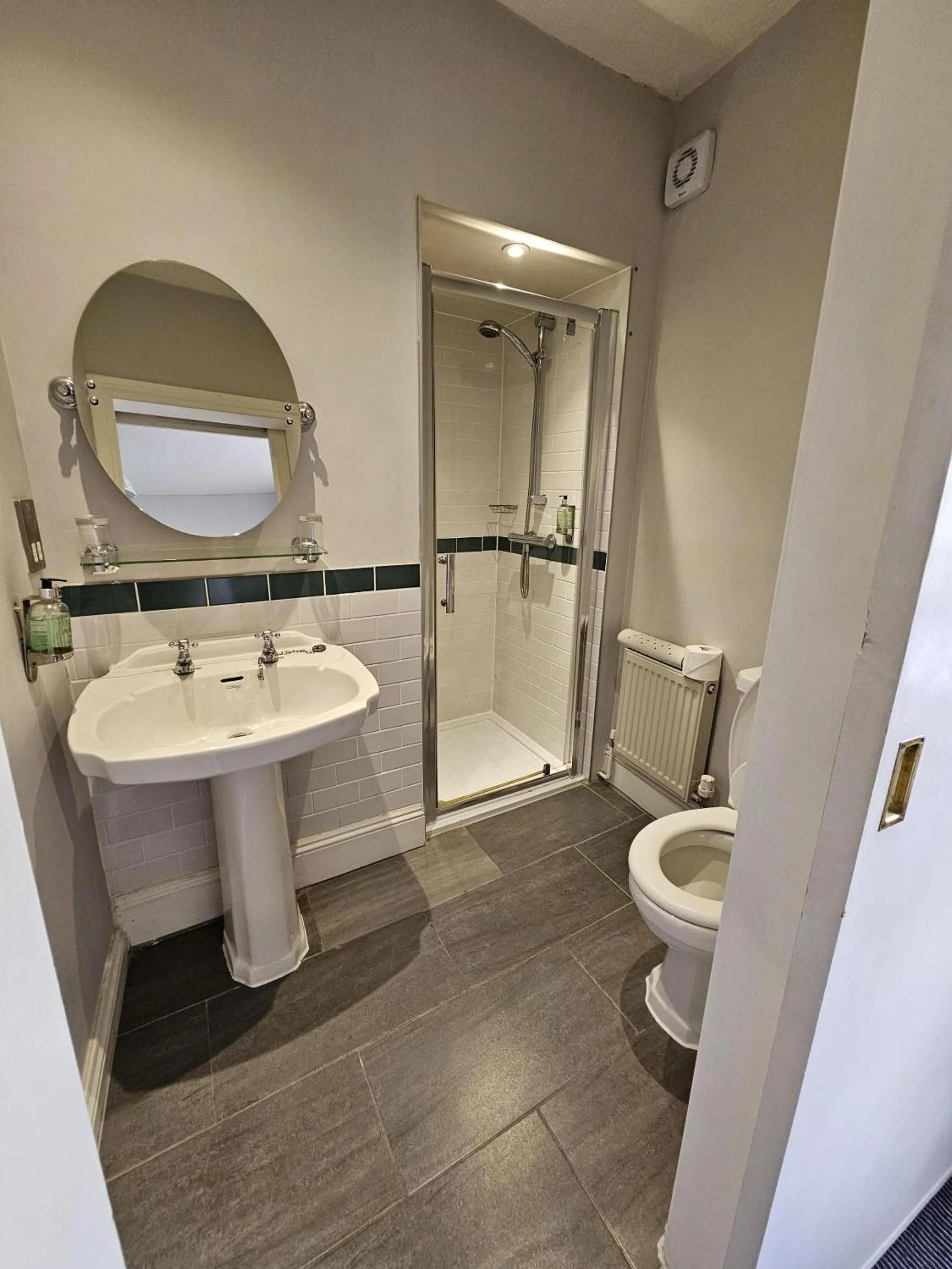 Bathroom in Cockhaven Arms