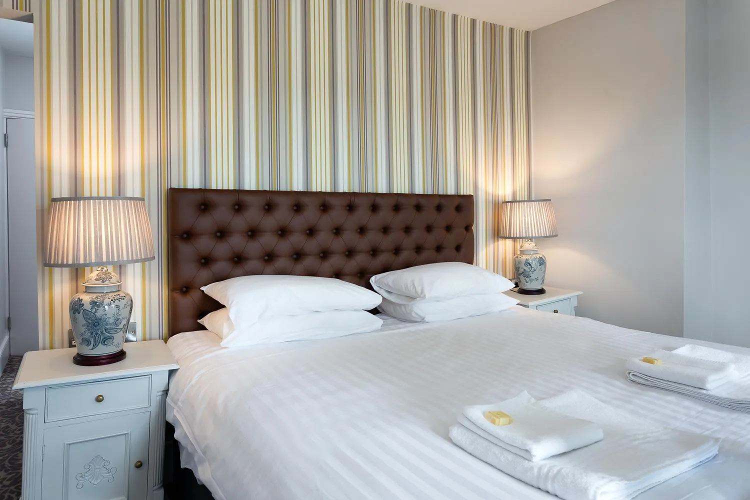 Bedroom, Bed in Cockhaven Arms