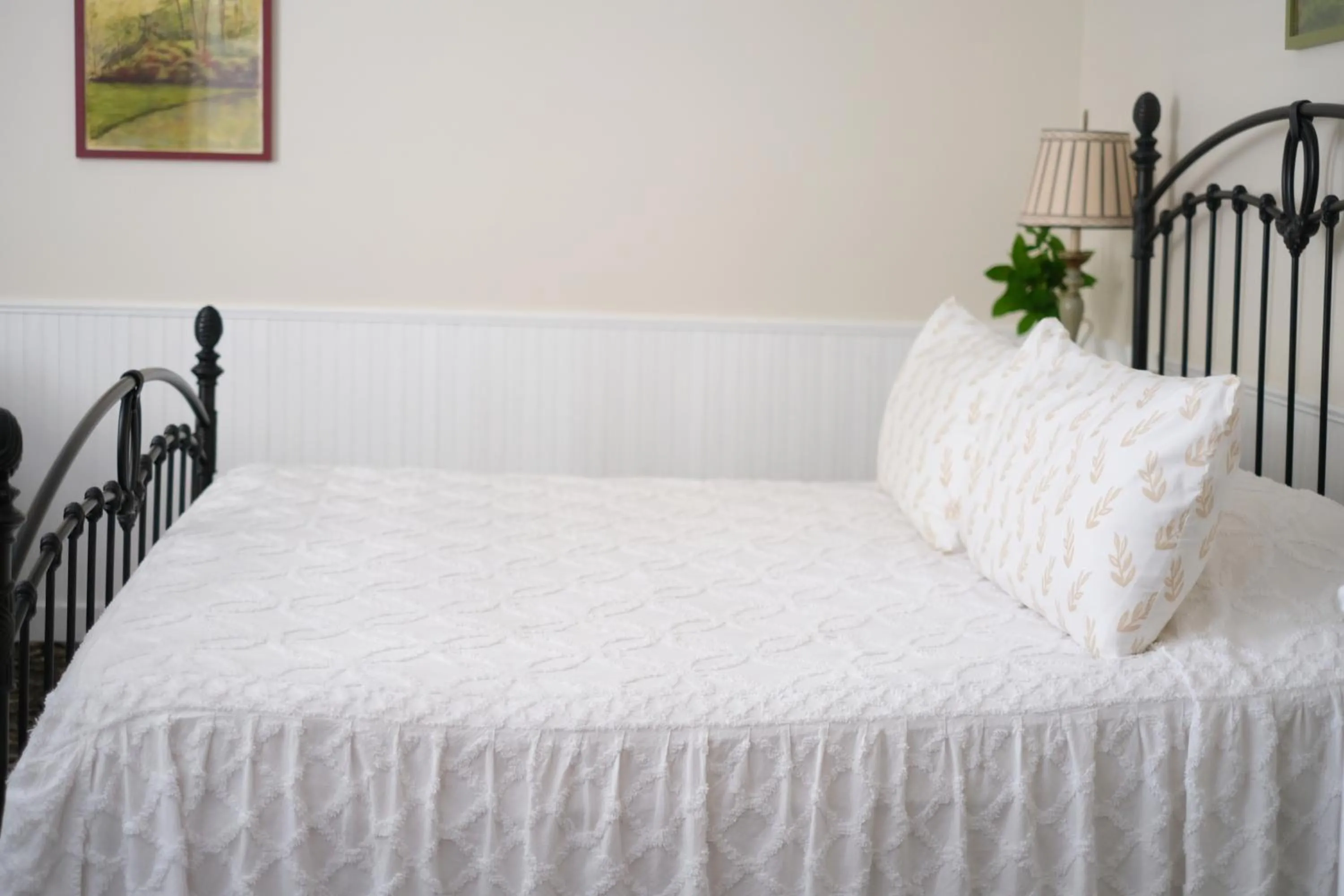 Bed in Terrace Inn and 1911 Restaurant