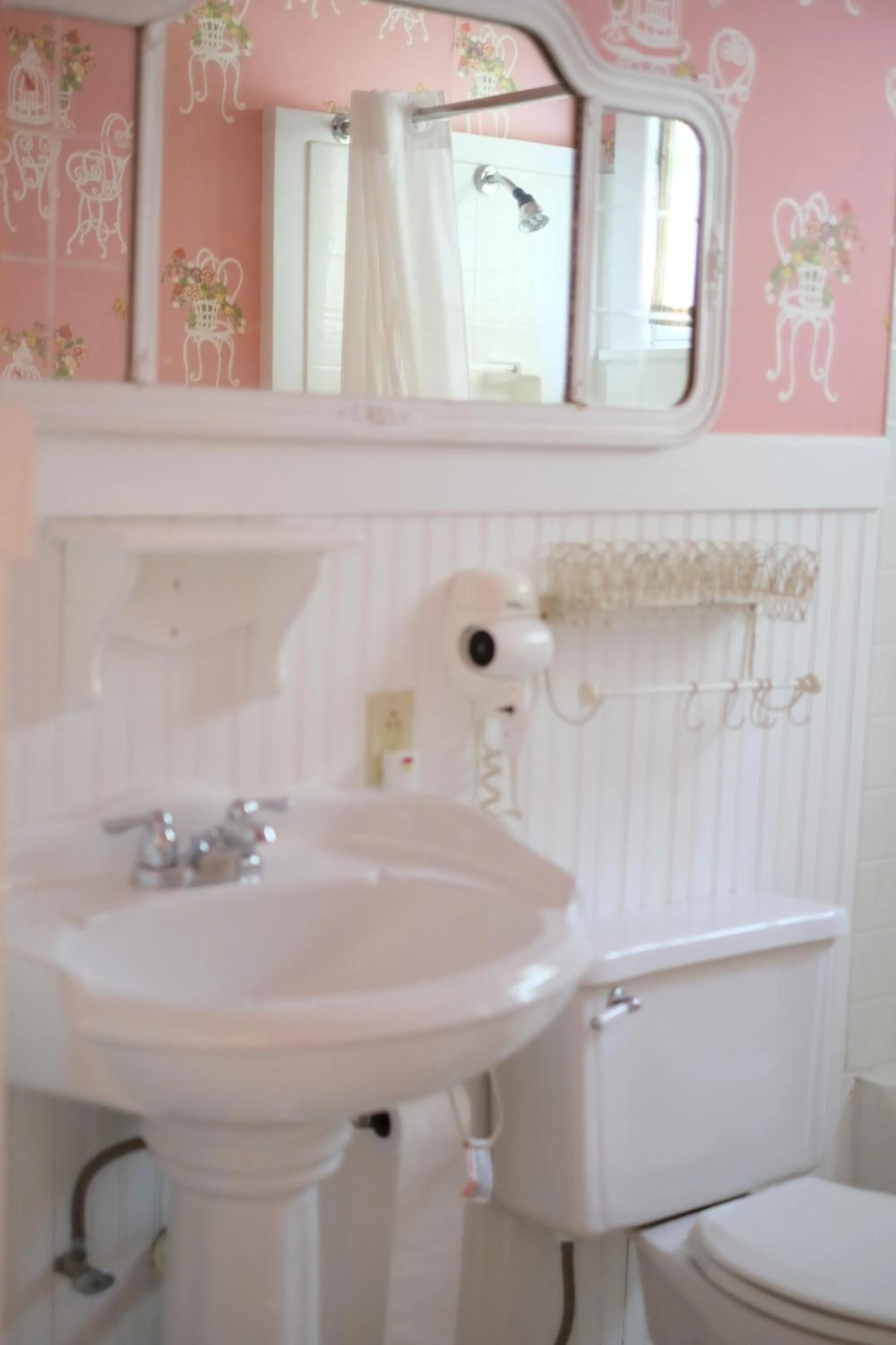 Bathroom in Terrace Inn and 1911 Restaurant