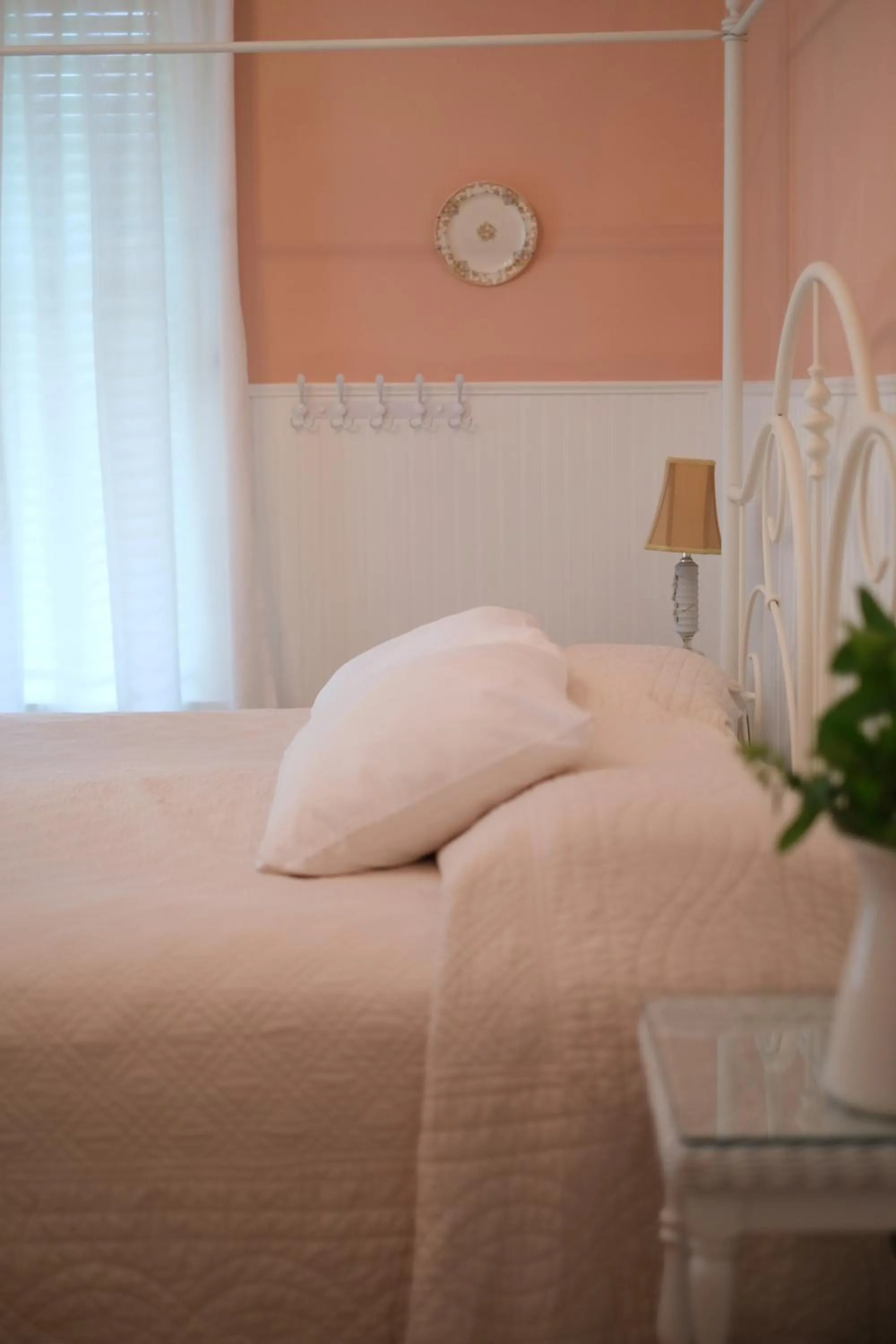 Bed in Terrace Inn and 1911 Restaurant