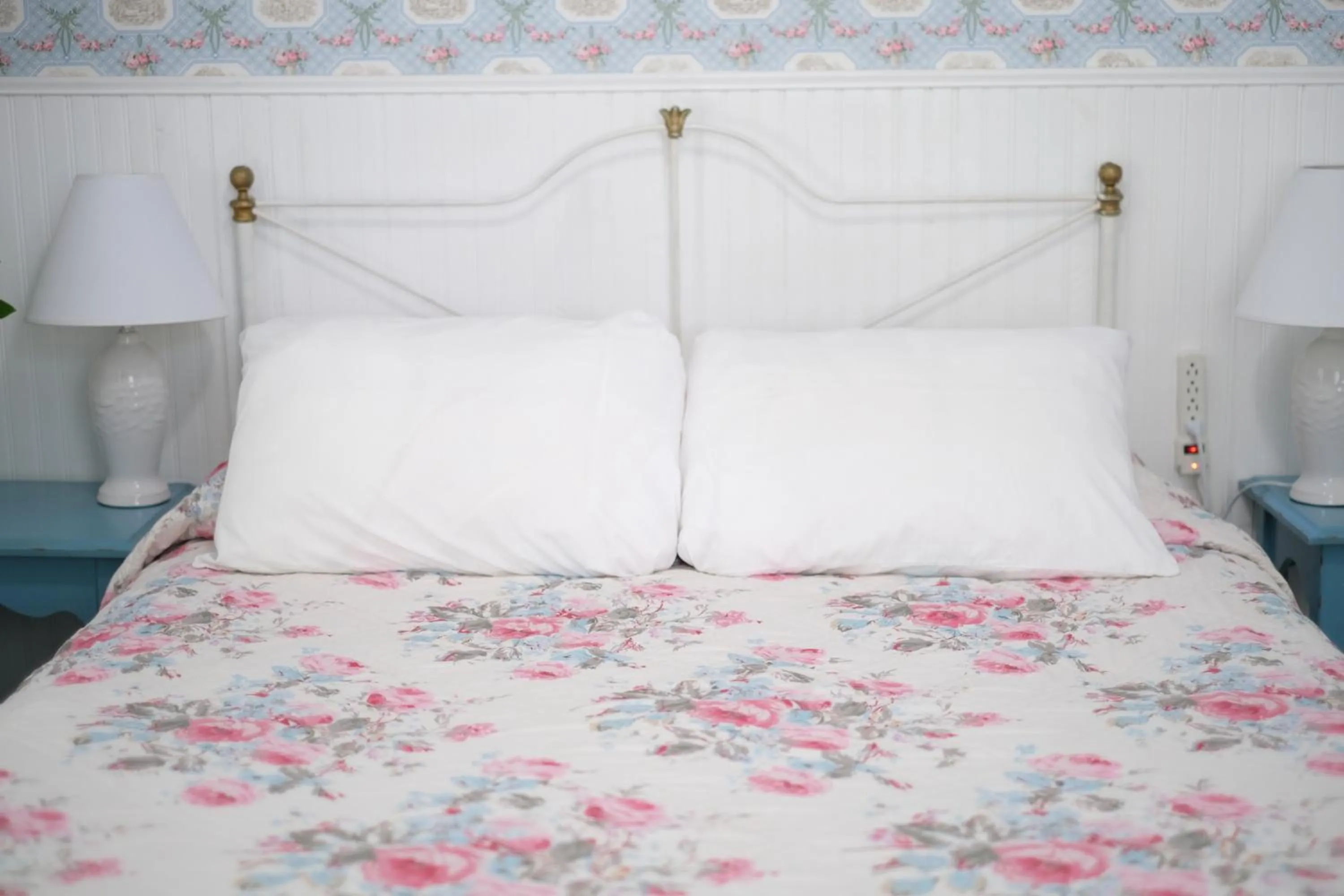 Bed in Terrace Inn and 1911 Restaurant