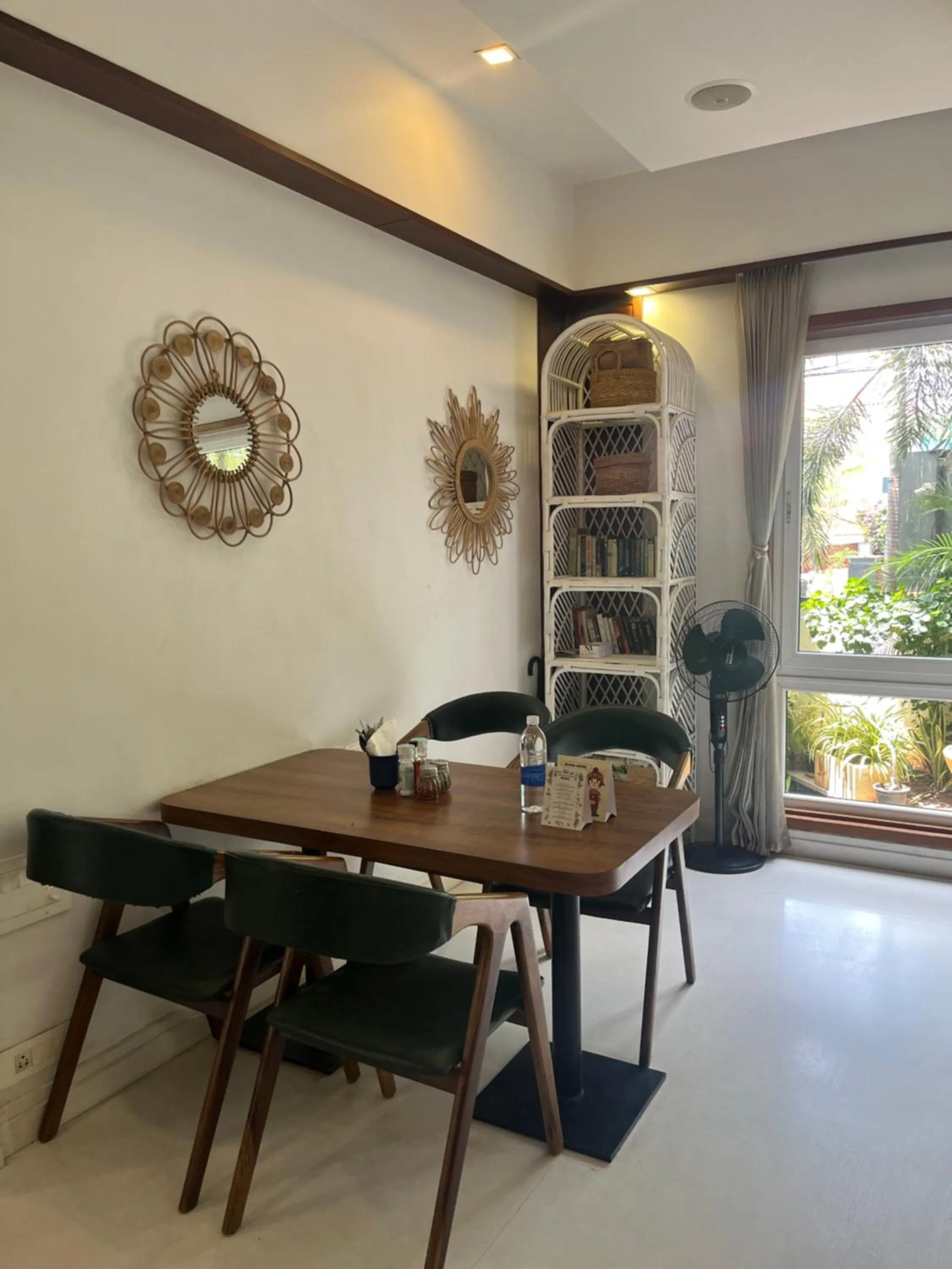 Dining area in Maroma Suites ECR