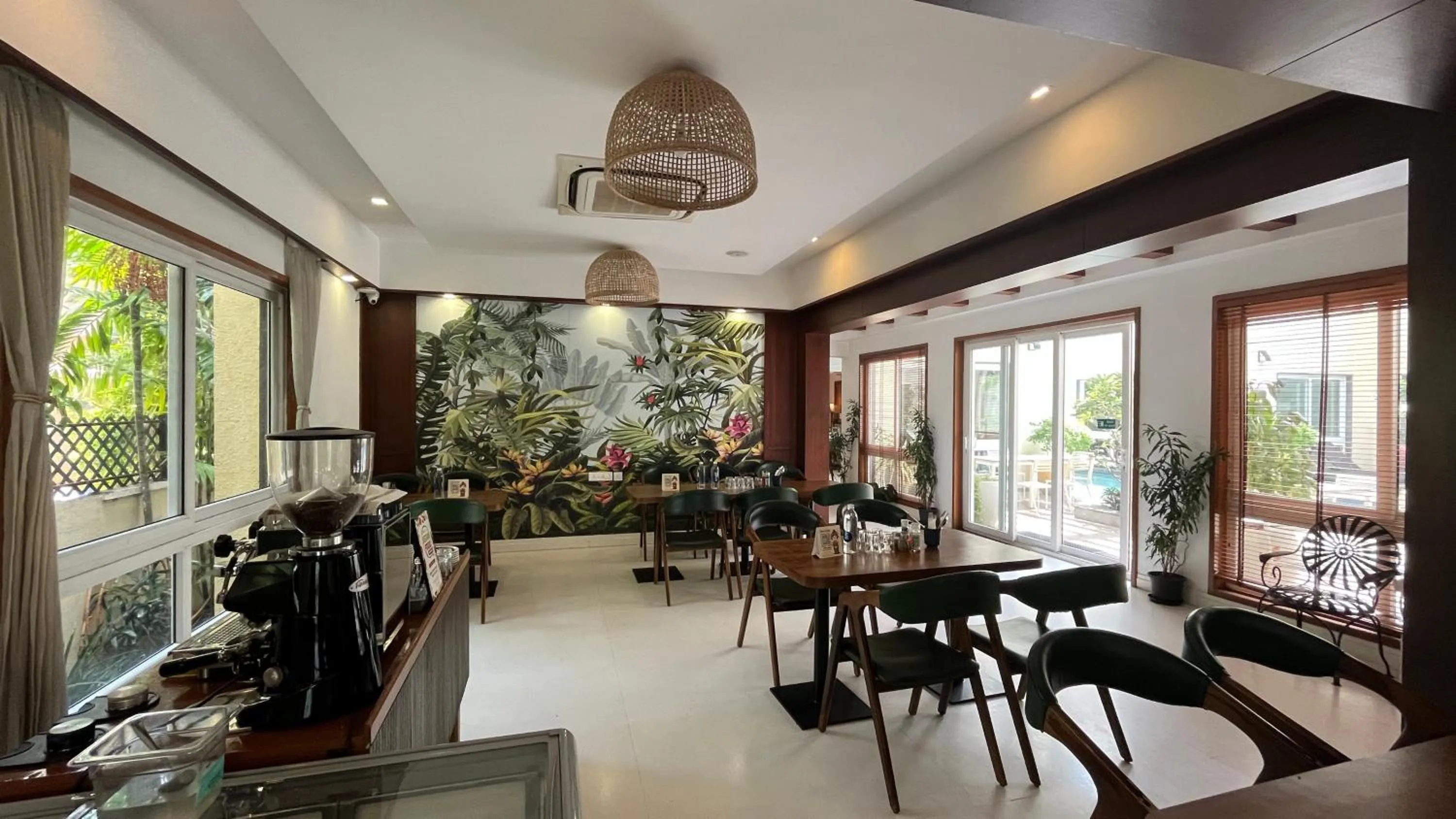 Restaurant/places to eat in Maroma Suites ECR