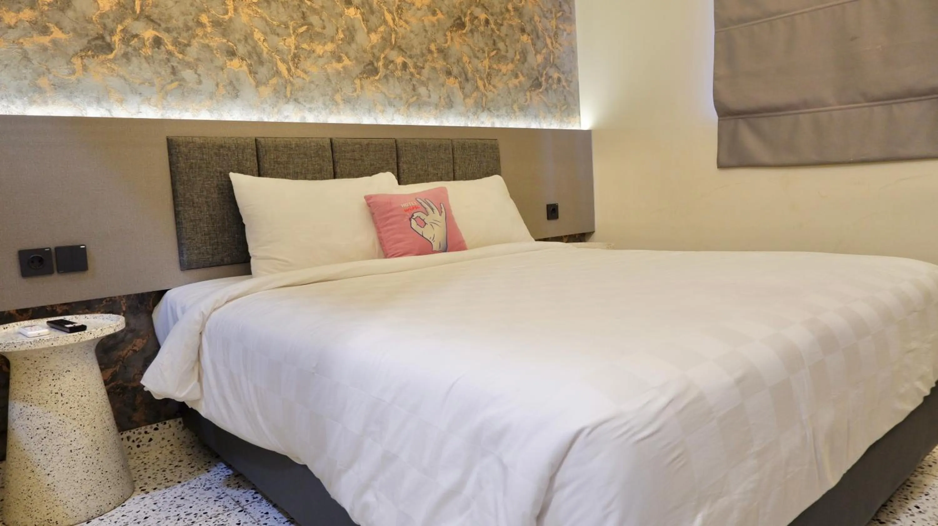 Bedroom, Bed in Hotel WITH OK