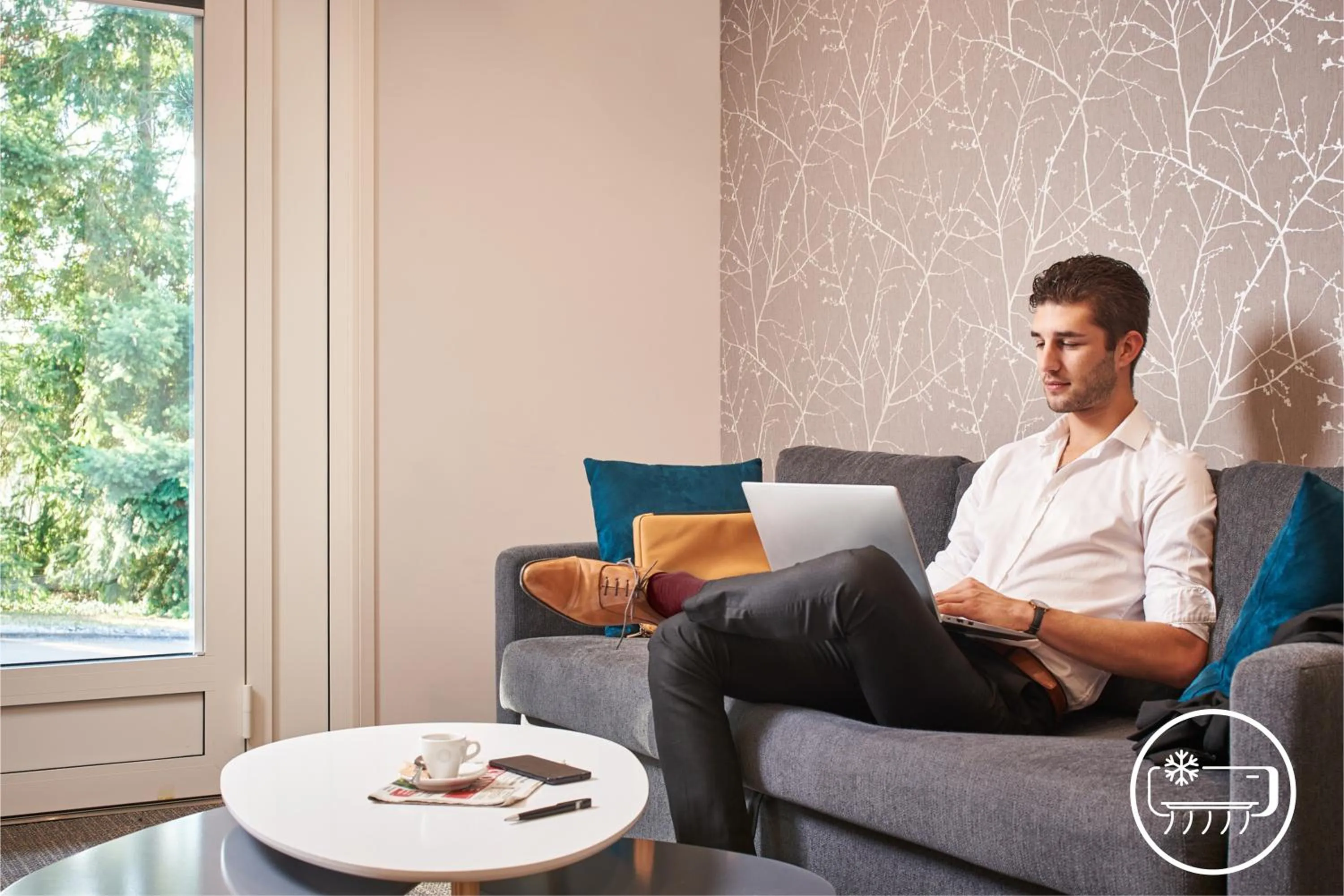 Photo of the whole room in Kyriad Sens