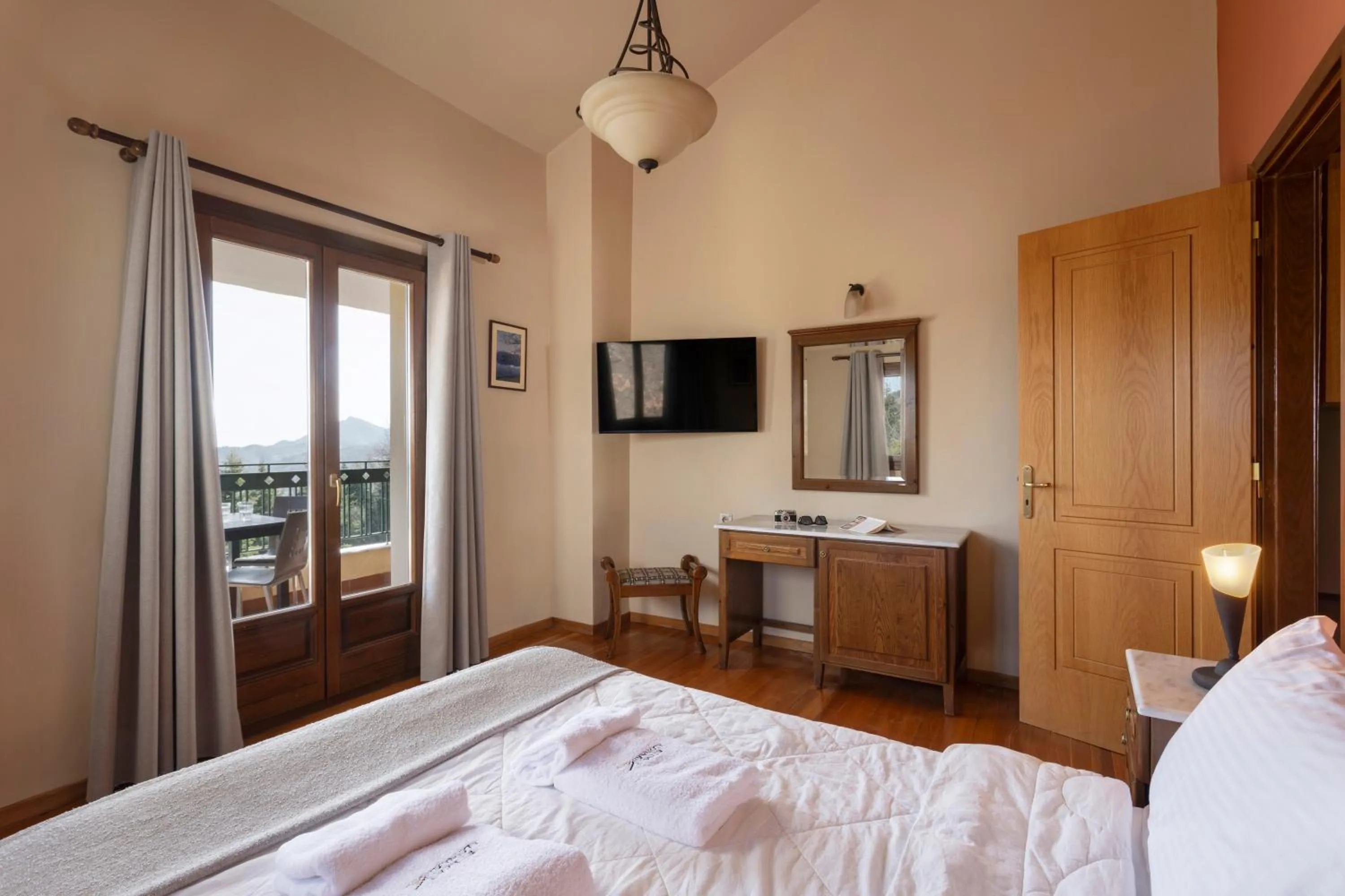 View (from property/room), Bed in Ktima Alonaki