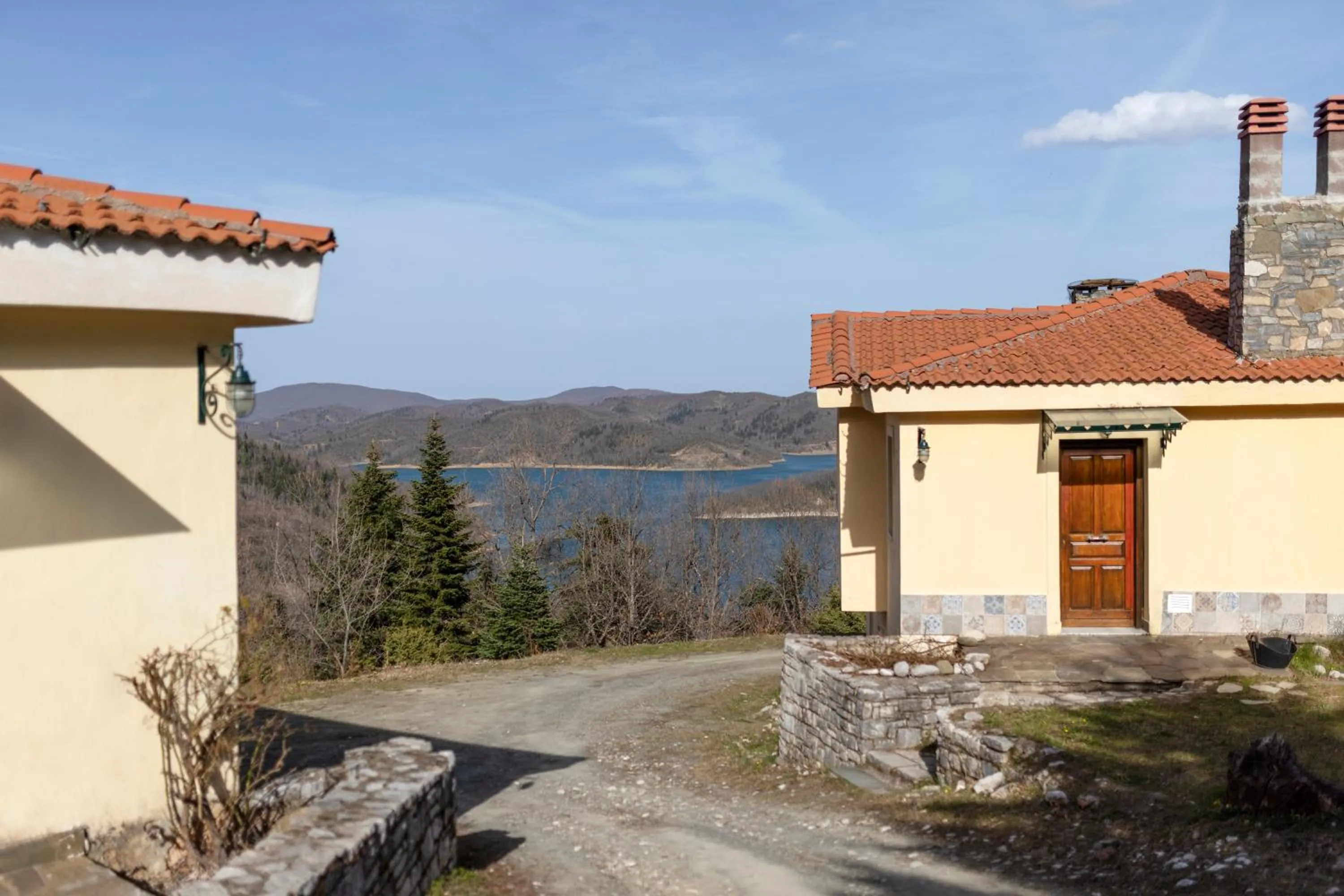 Property building in Ktima Alonaki