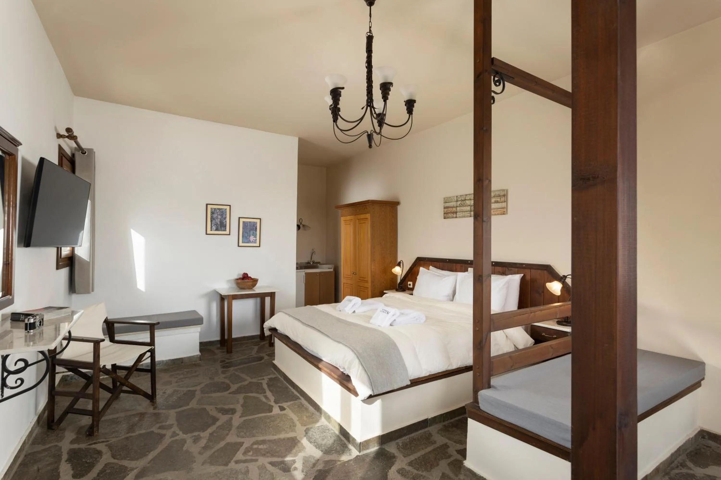 View (from property/room), Bed in Ktima Alonaki