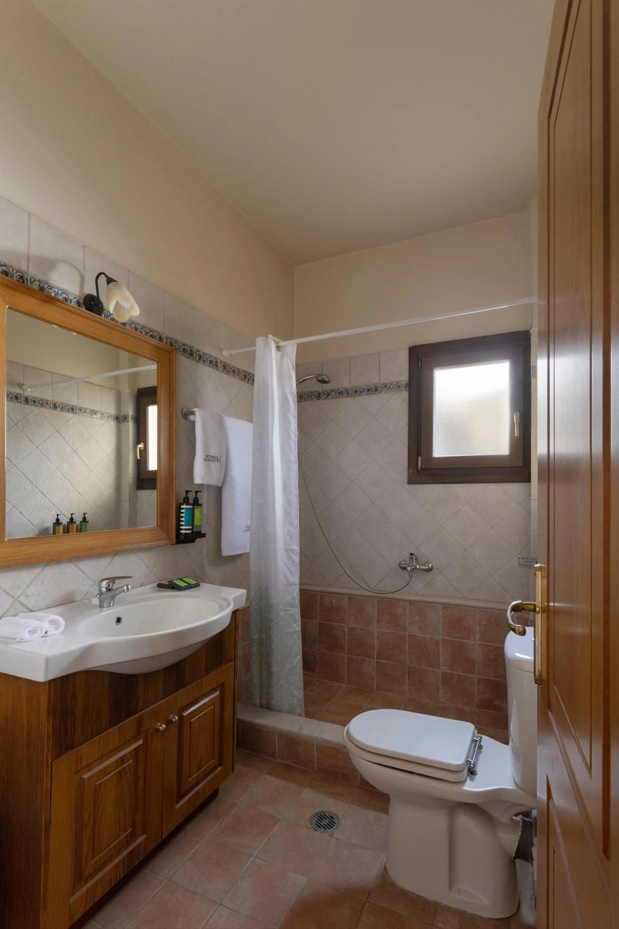 Toilet in Ktima Alonaki