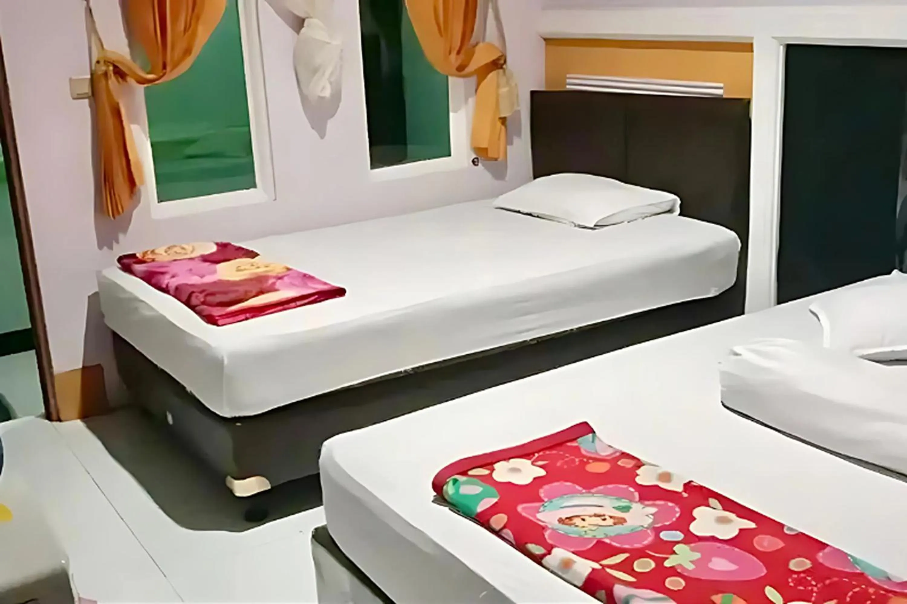 Bedroom, Bed in Hotel Malinda Pangandaran